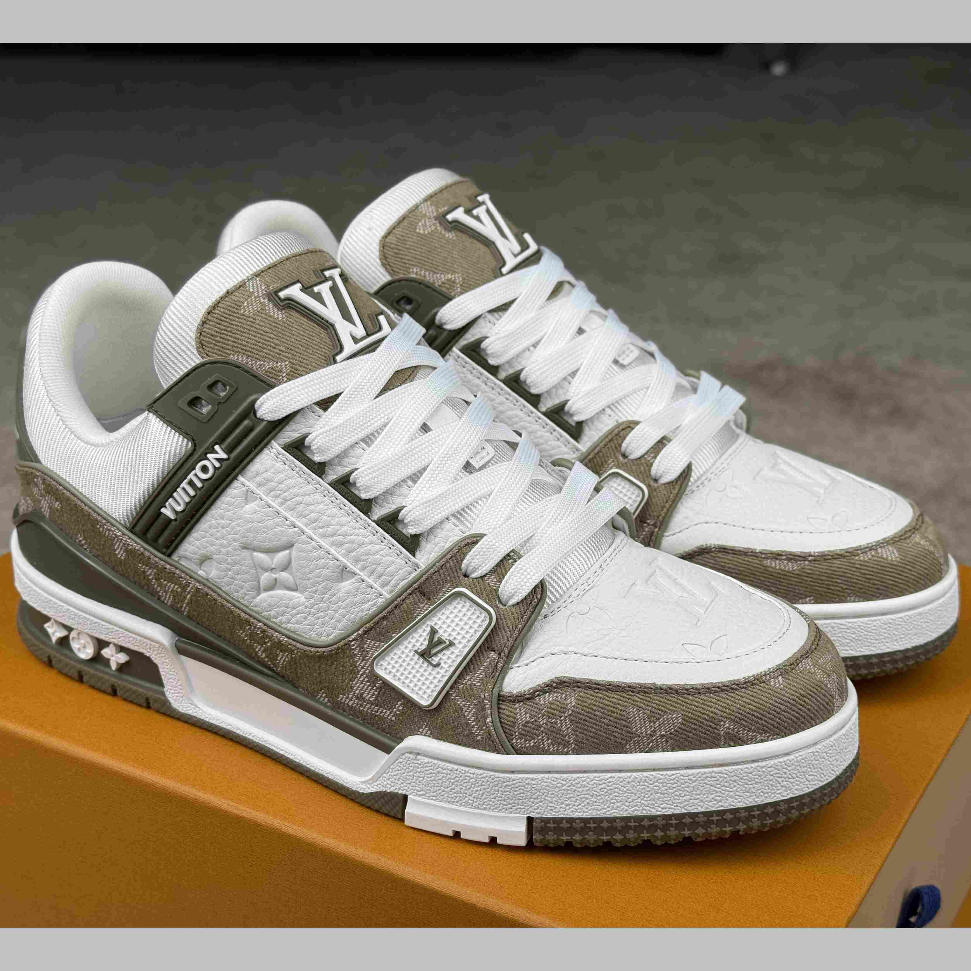 Louis Vuitton LV Trainer Sneaker   1AILAR - DesignerGu