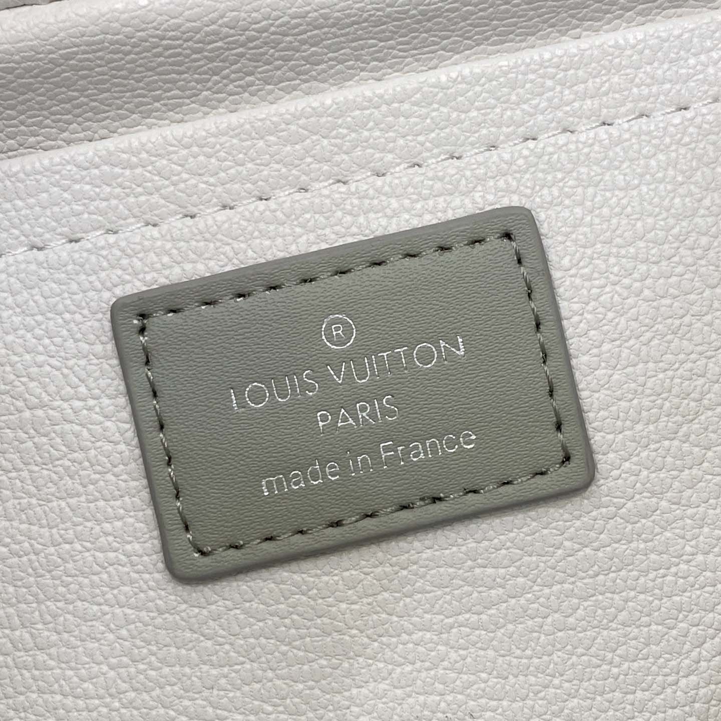 Louis Vuitton Dopp Kit   (23×13×12cm)  M14034 - DesignerGu