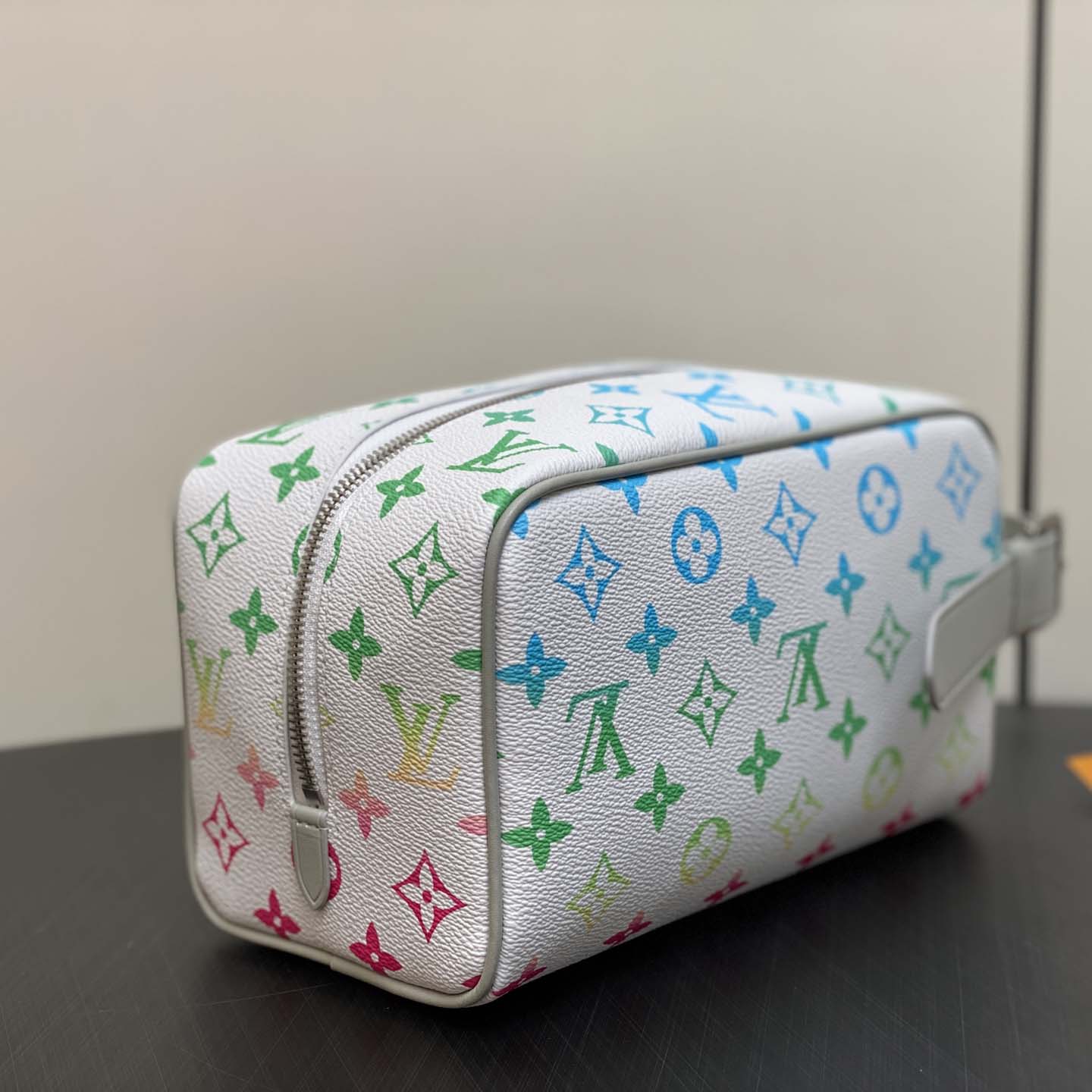 Louis Vuitton Dopp Kit   (23×13×12cm)  M14034 - DesignerGu