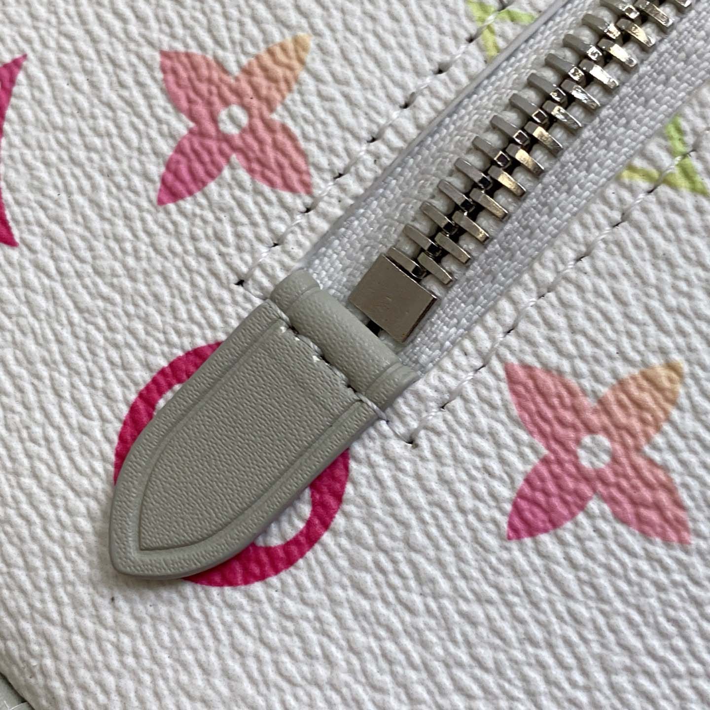 Louis Vuitton Dopp Kit   (23×13×12cm)  M14034 - DesignerGu