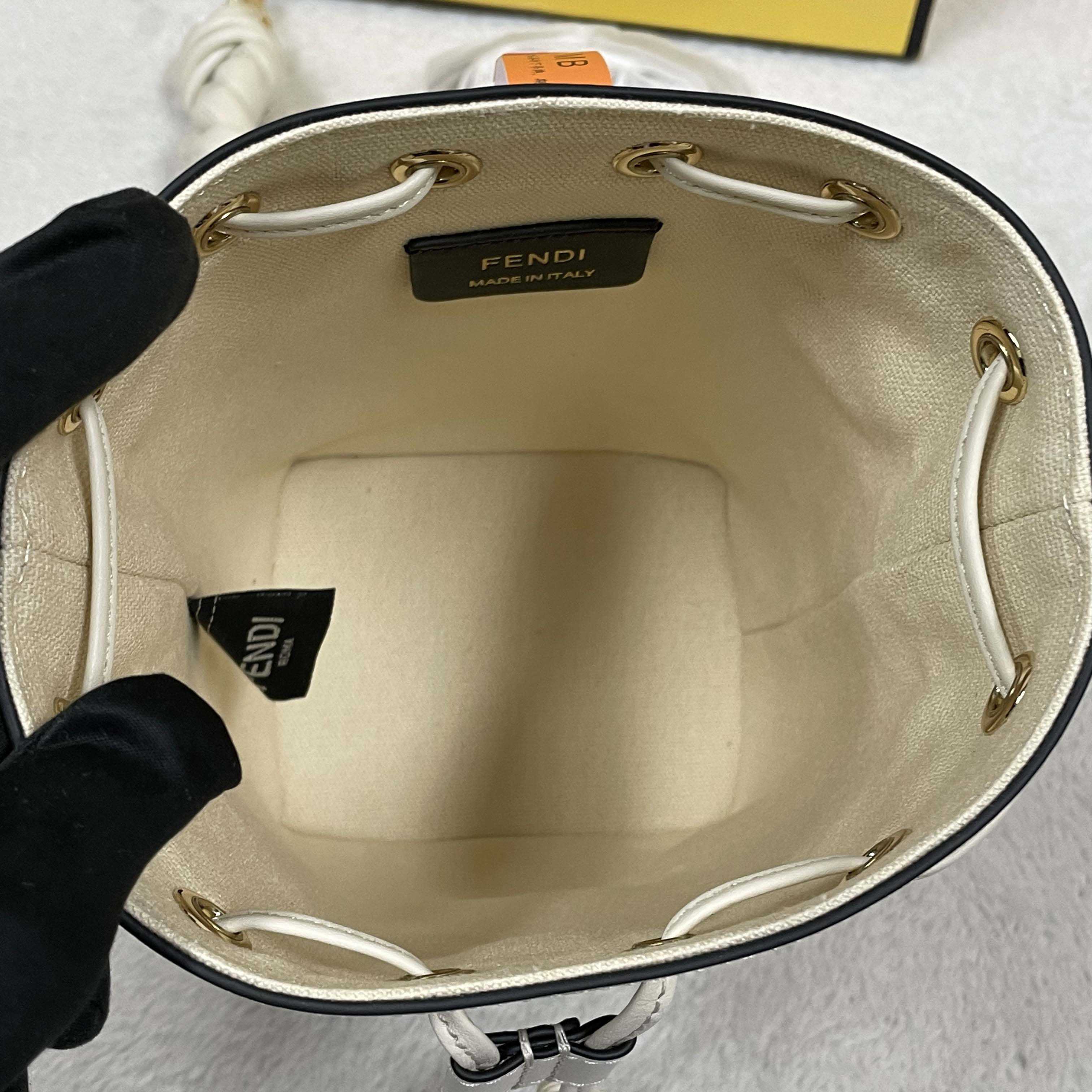 Fendi Mon Tresor Leather White  12×18×10cm - DesignerGu