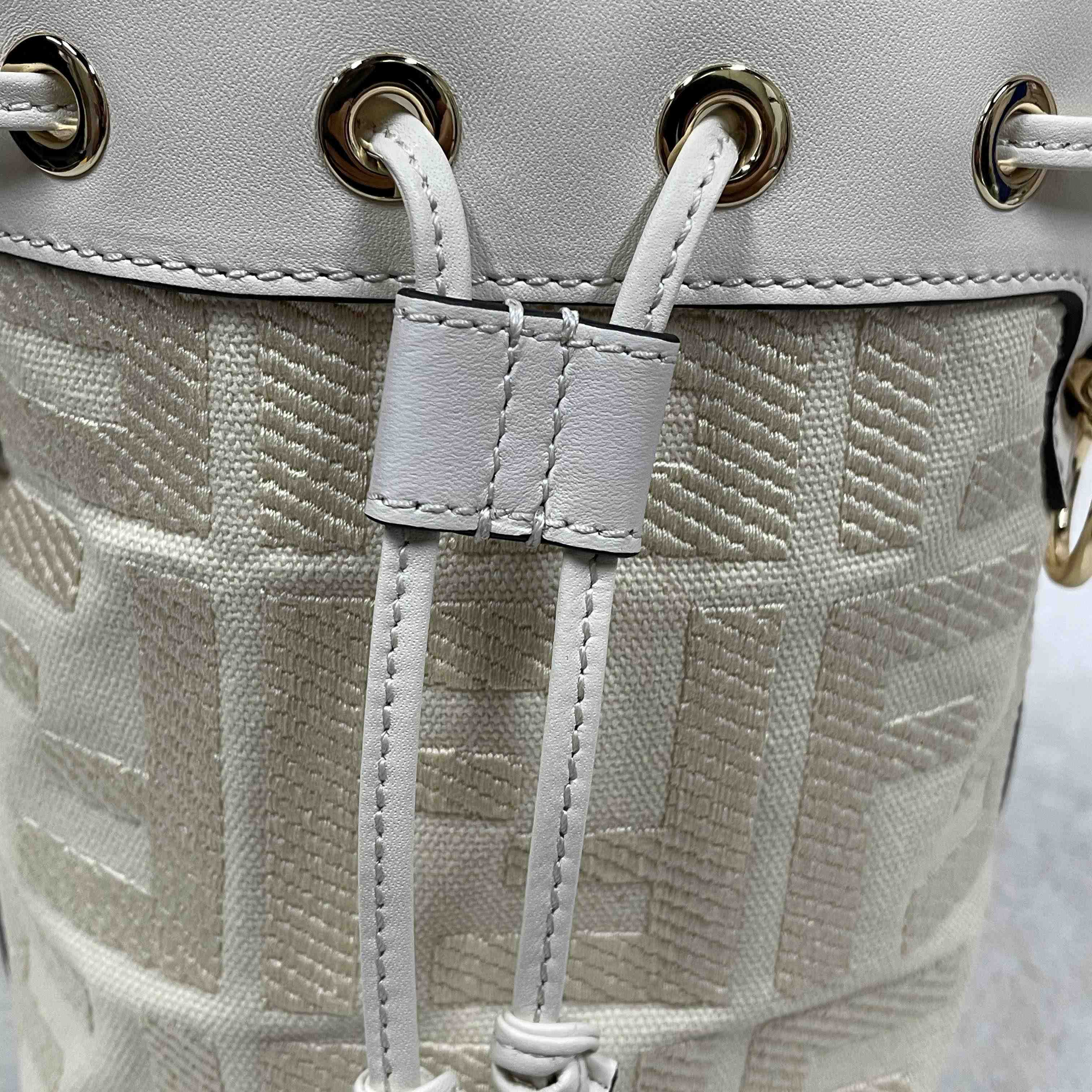 Fendi Mon Tresor Leather White  12×18×10cm - DesignerGu