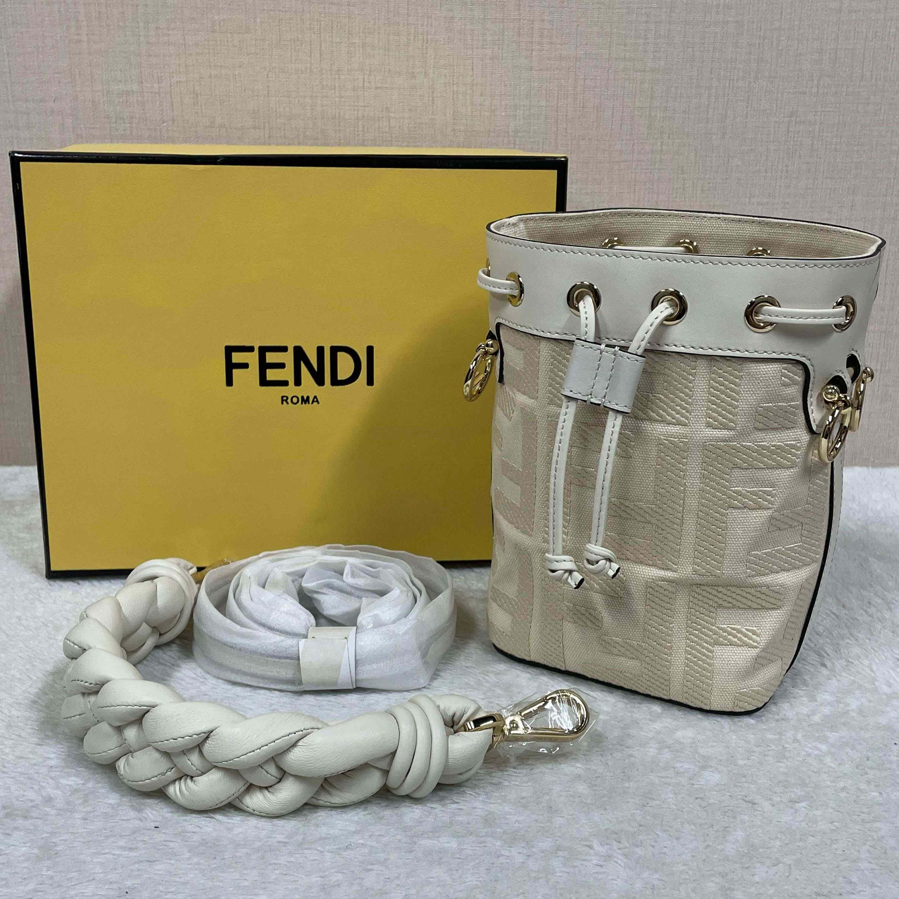 Fendi Mon Tresor Leather White  12×18×10cm - DesignerGu