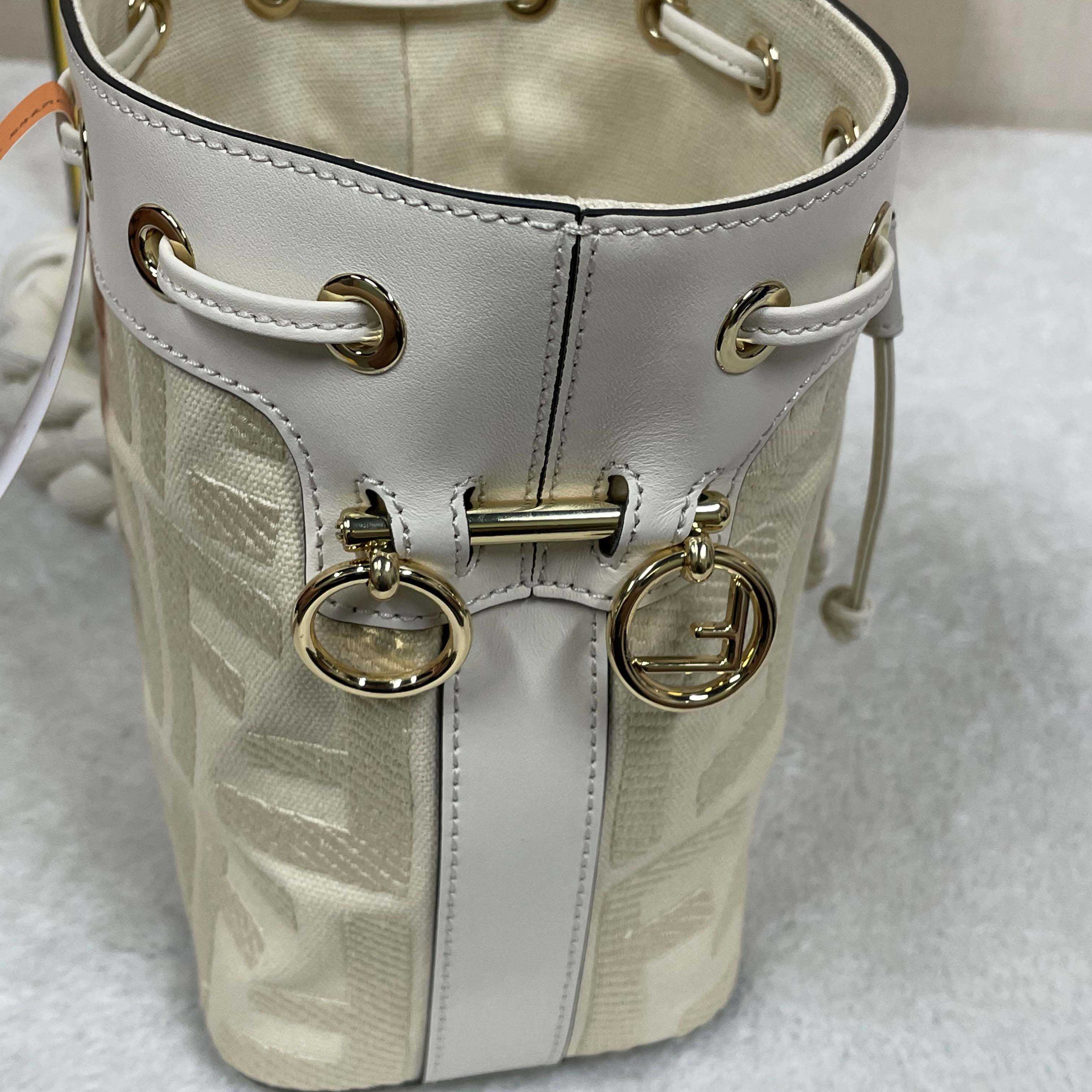 Fendi Mon Tresor Leather White  12×18×10cm - DesignerGu