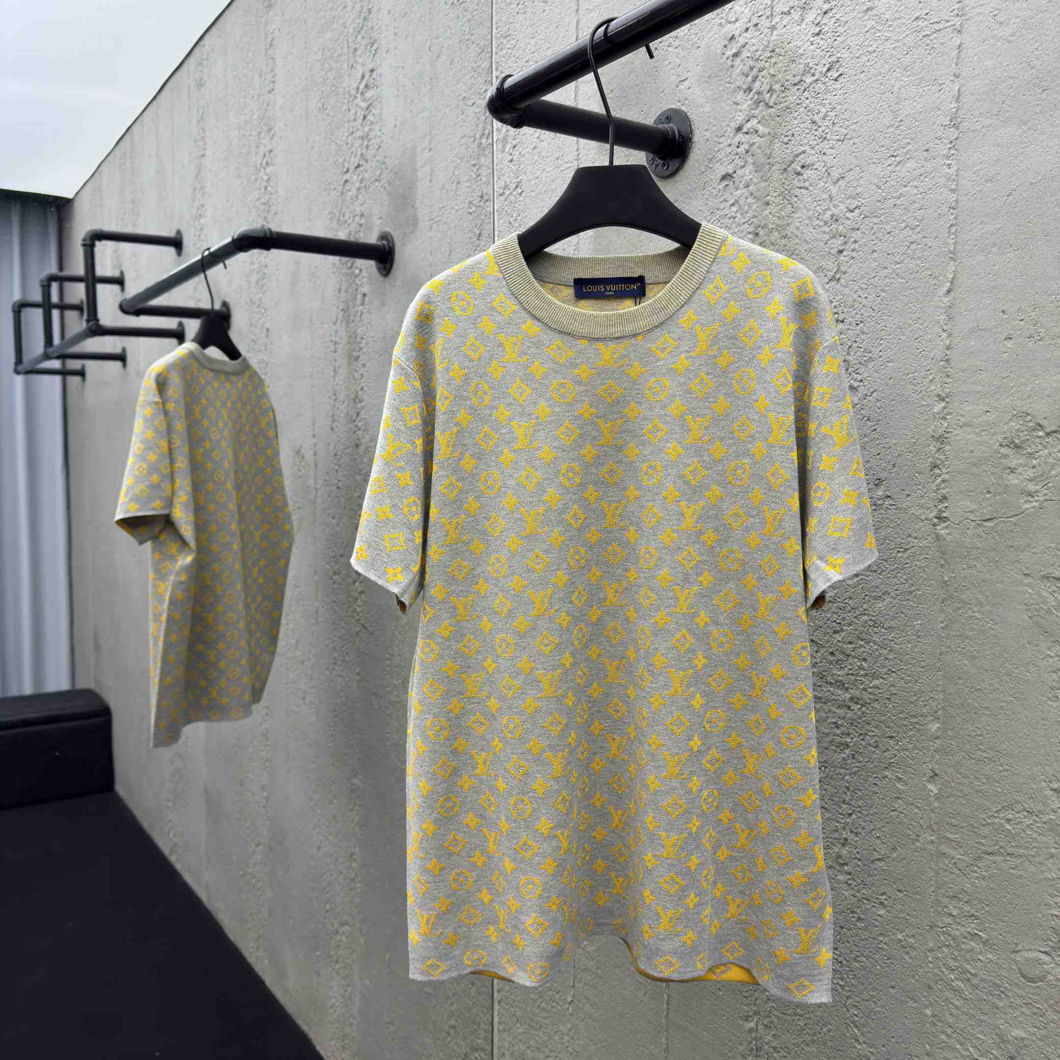 Louis Vuitton Monogram Short-Sleeved Crewneck   1AHVPD - DesignerGu