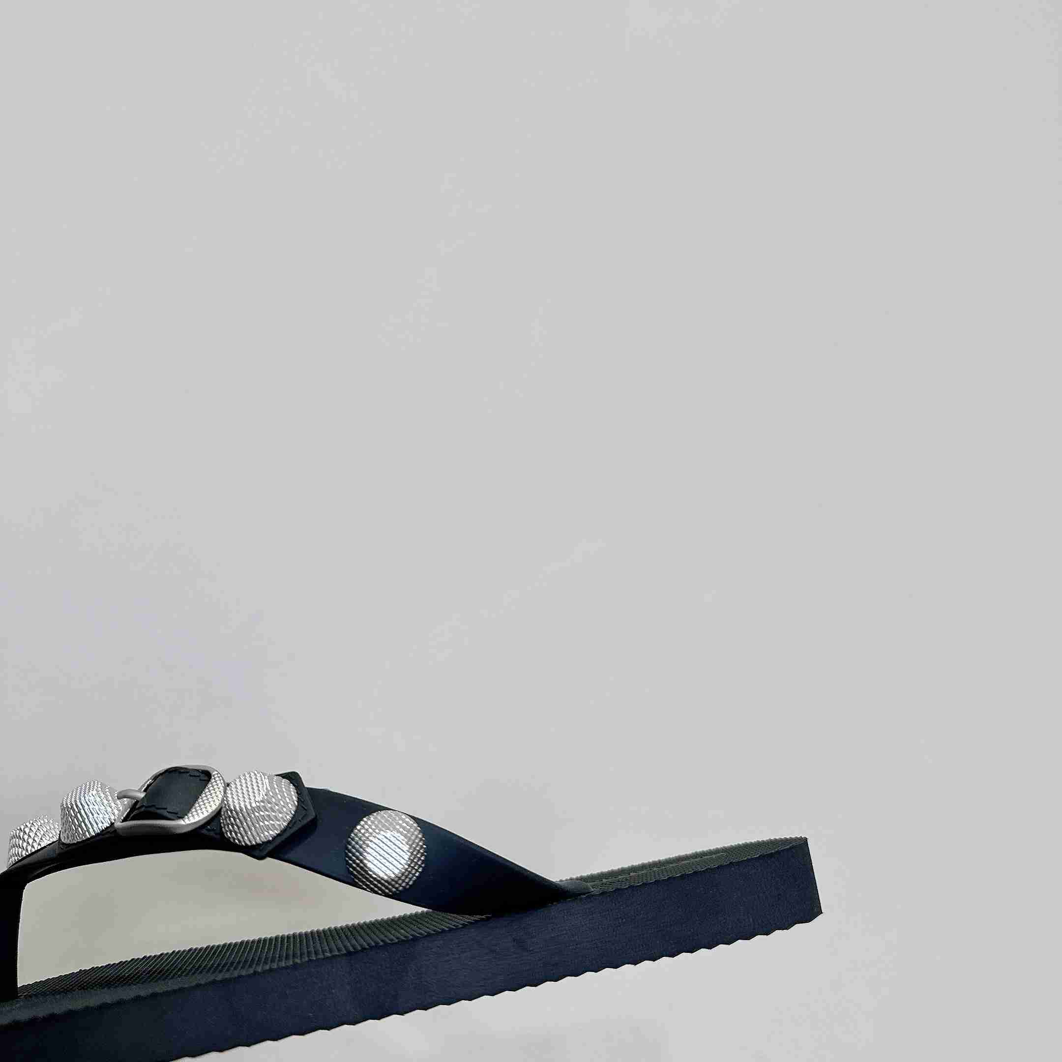 Balenciaga Cagole Thong Sandal In Black - DesignerGu