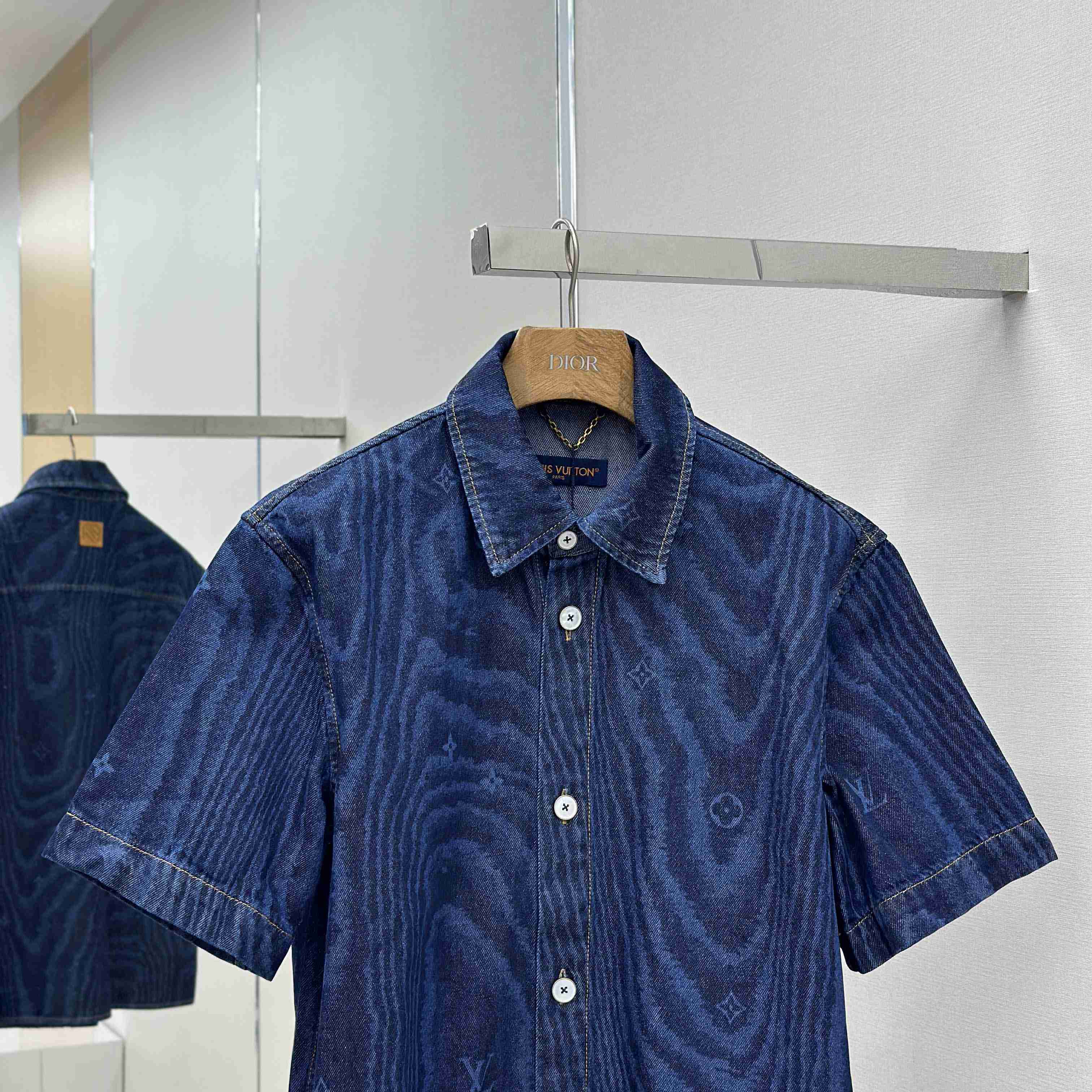 Louis Vuitton Short-Sleeved Denim Shirt   1AHVVK - DesignerGu