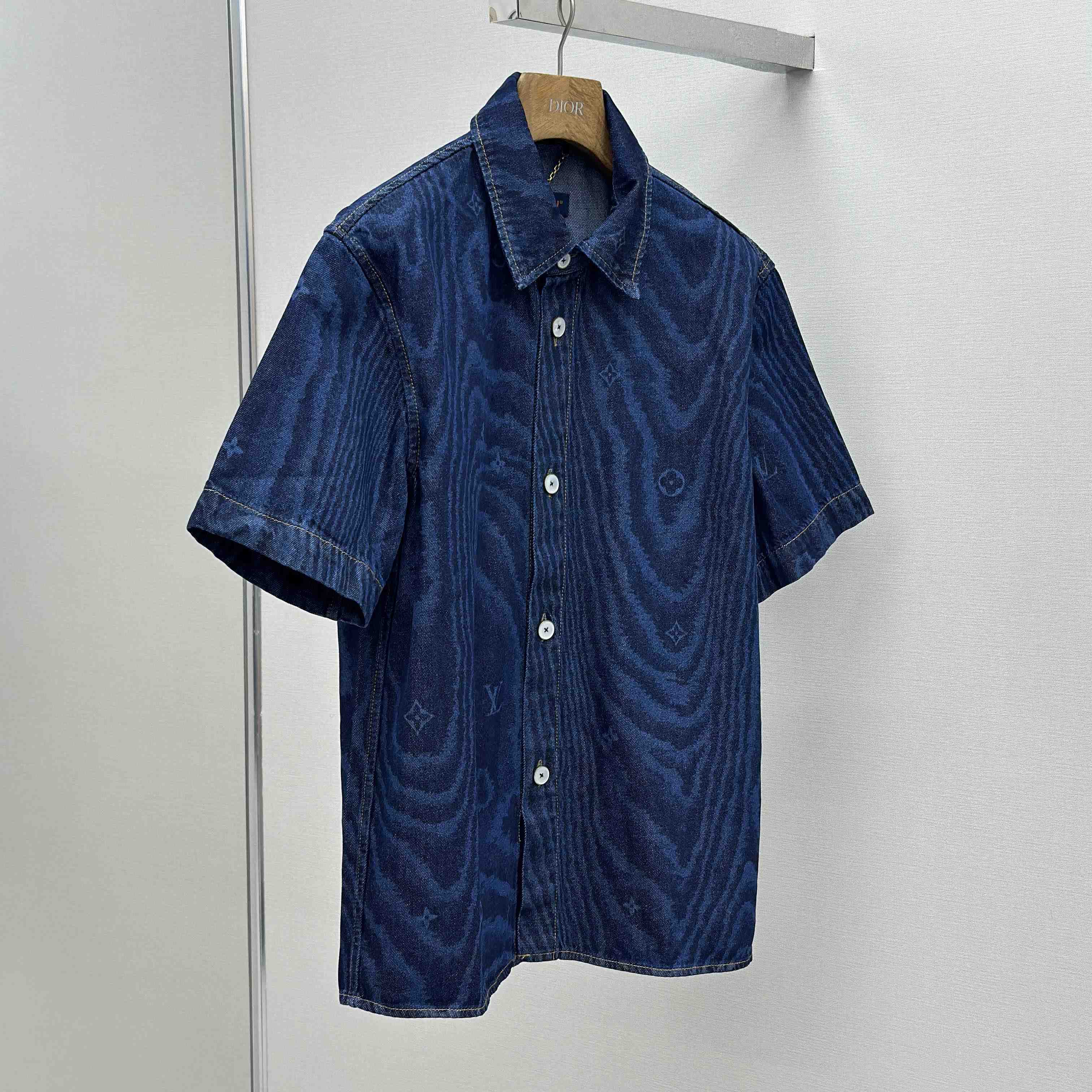 Louis Vuitton Short-Sleeved Denim Shirt   1AHVVK - DesignerGu