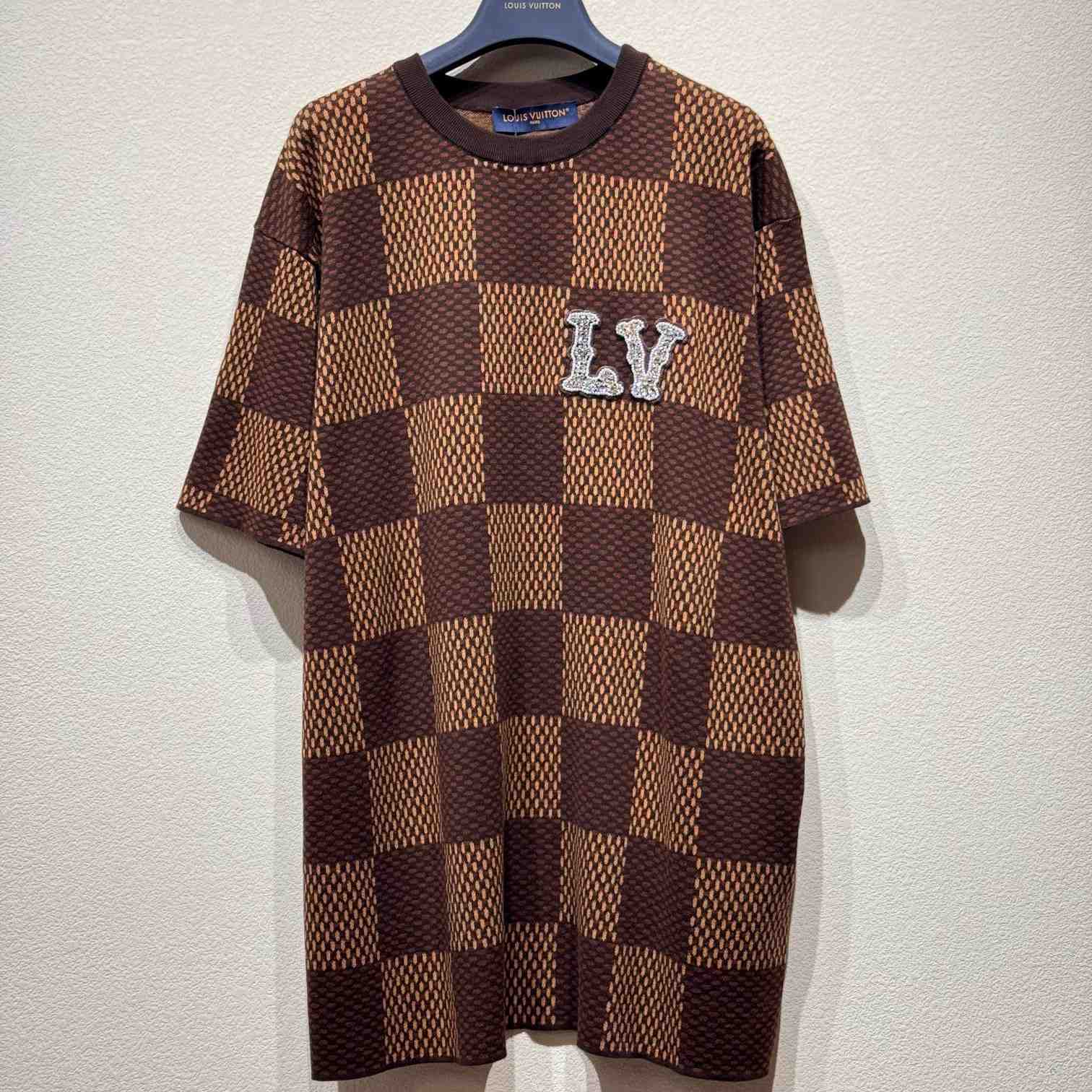 Louis Vuitton Short-Sleeved Cotton Damier Crewneck With Crystal LV Patch     1AFIUP YF2005  (50% Off Sale) - DesignerGu