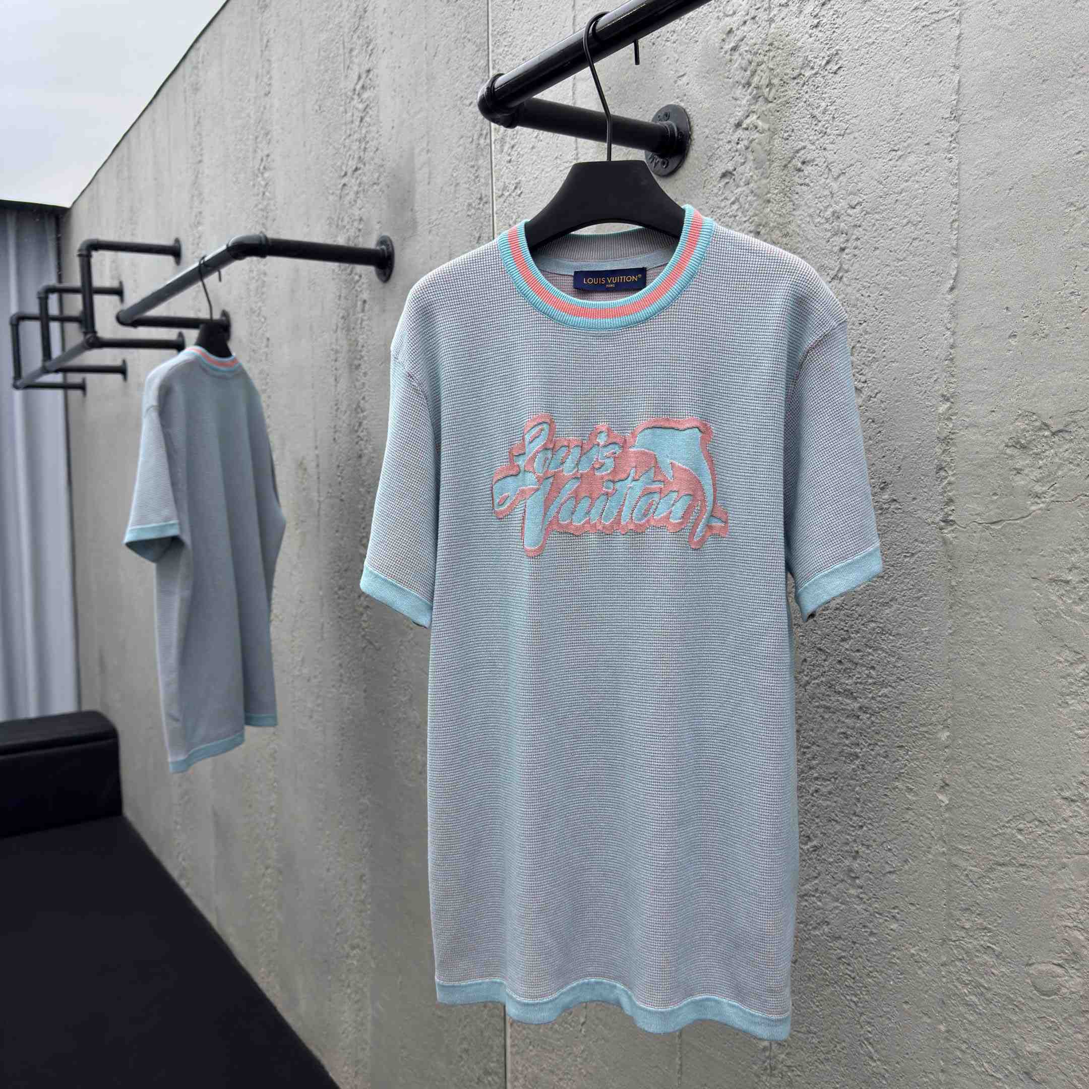 Louis Vuitton Graphic Short-Sleeved Crewneck   1AHVNY - DesignerGu