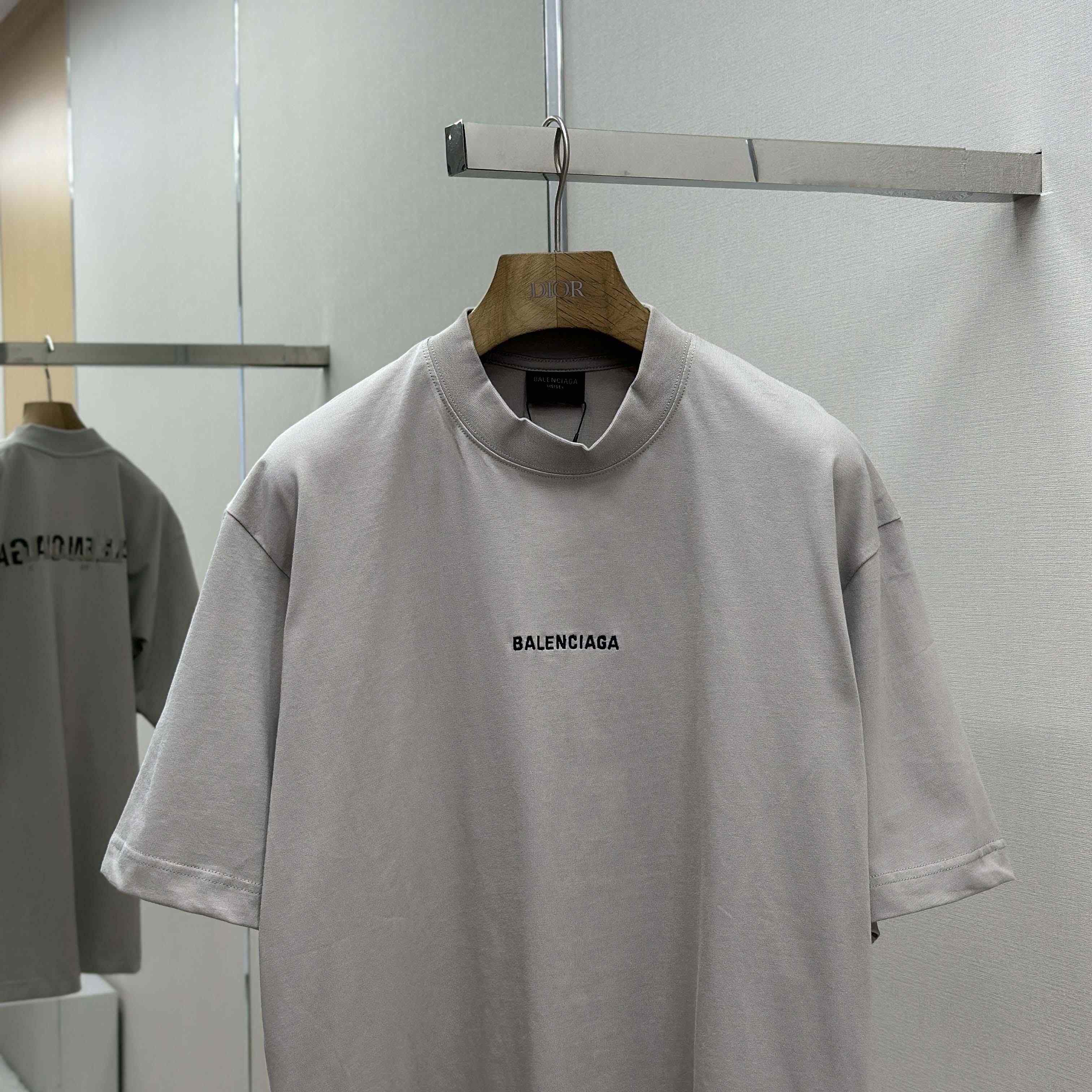 Balenciaga Unisex Medium-fit T-shirt In Vintage-jersey - DesignerGu