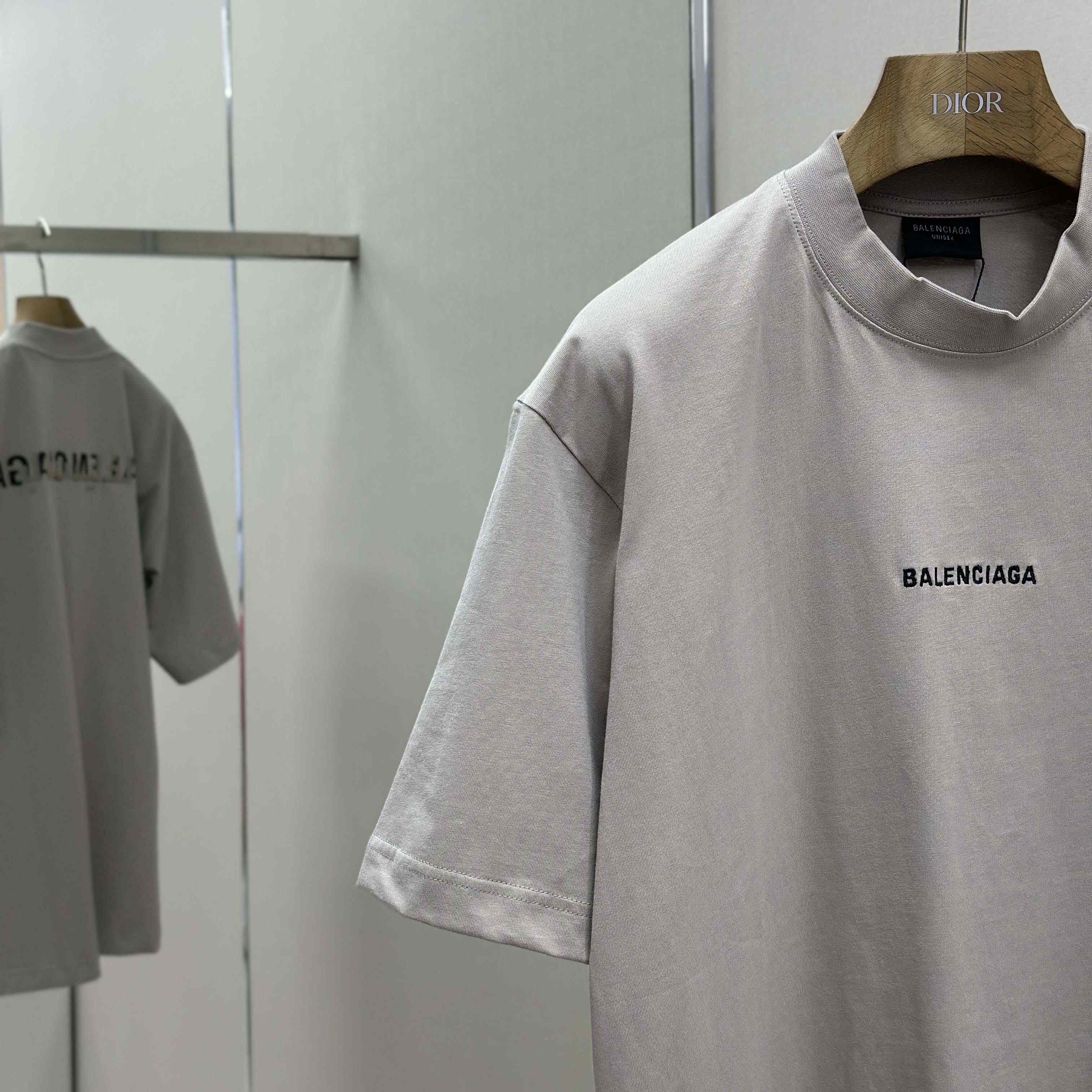 Balenciaga Unisex Medium-fit T-shirt In Vintage-jersey - DesignerGu