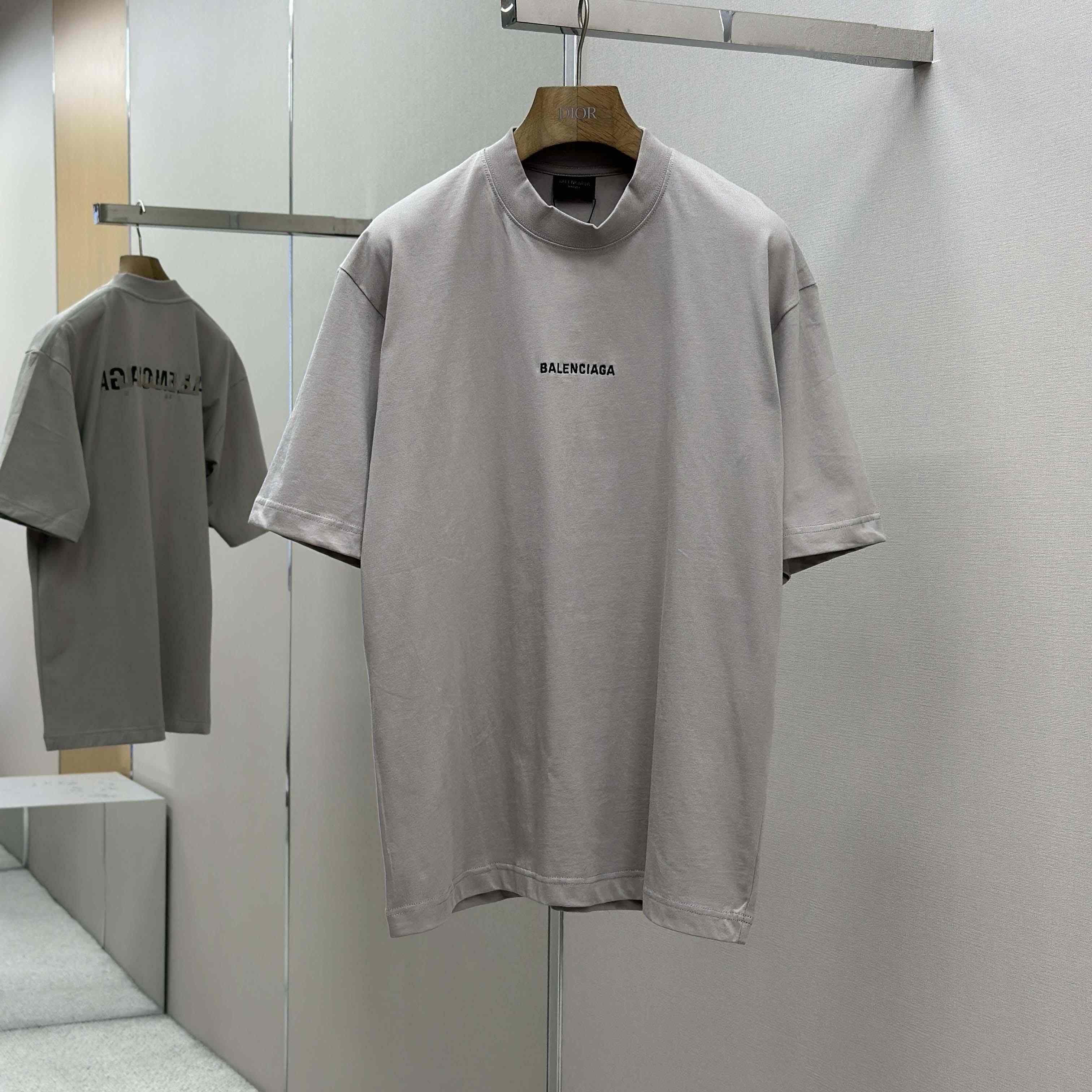 Balenciaga Unisex Medium-fit T-shirt In Vintage-jersey - DesignerGu