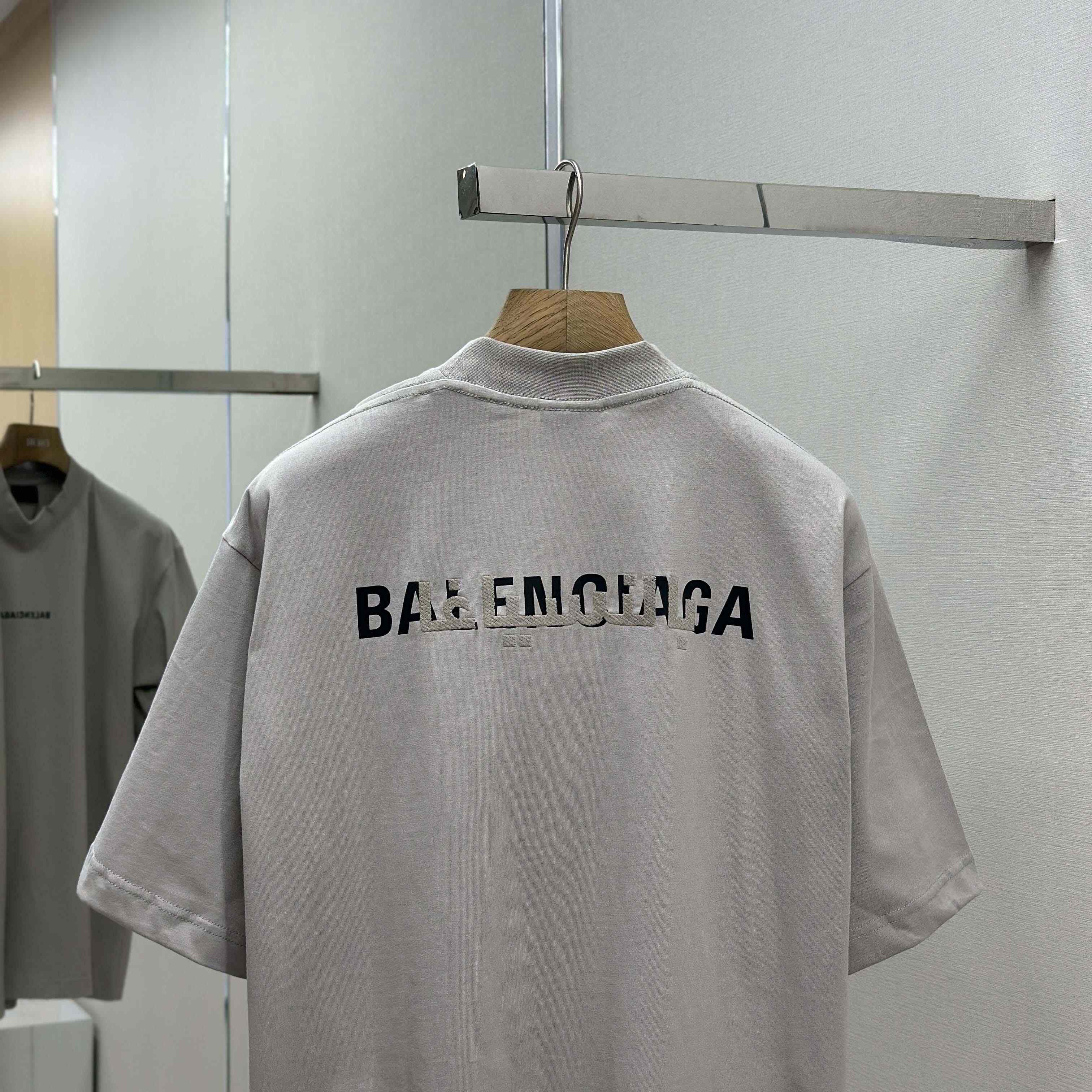 Balenciaga Unisex Medium-fit T-shirt In Vintage-jersey - DesignerGu