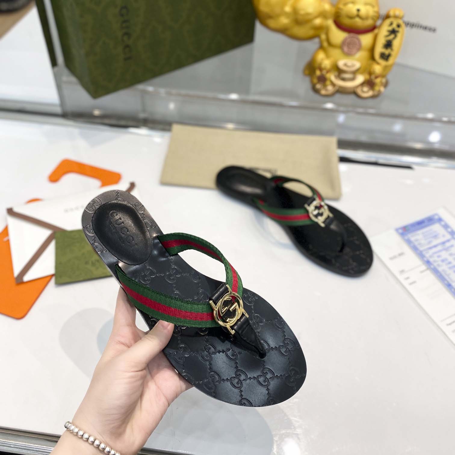 Gucci Thong Sandal With Web - DesignerGu