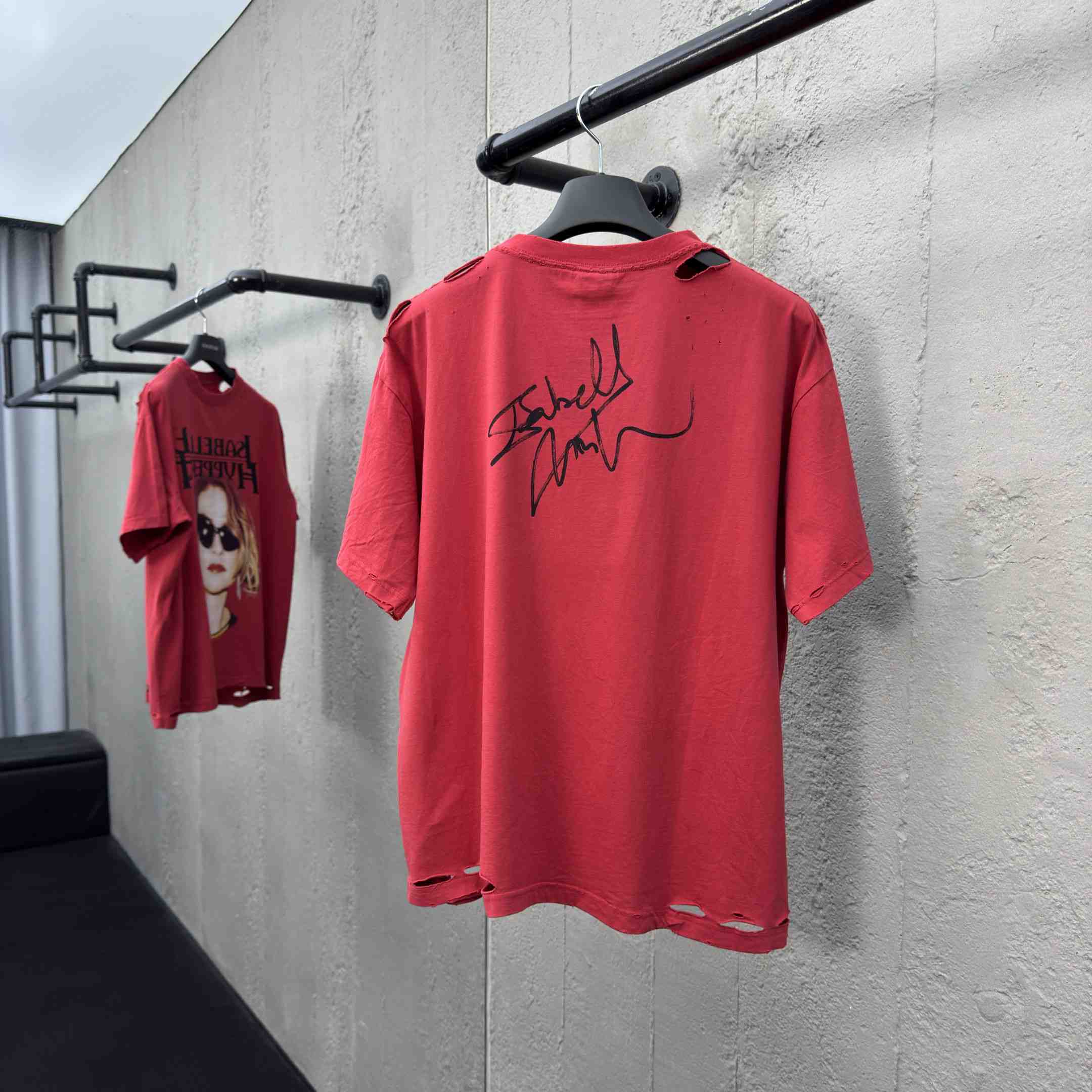 Balenciaga Isabelle Boxy T-Shirt in faded red dry jersey - DesignerGu