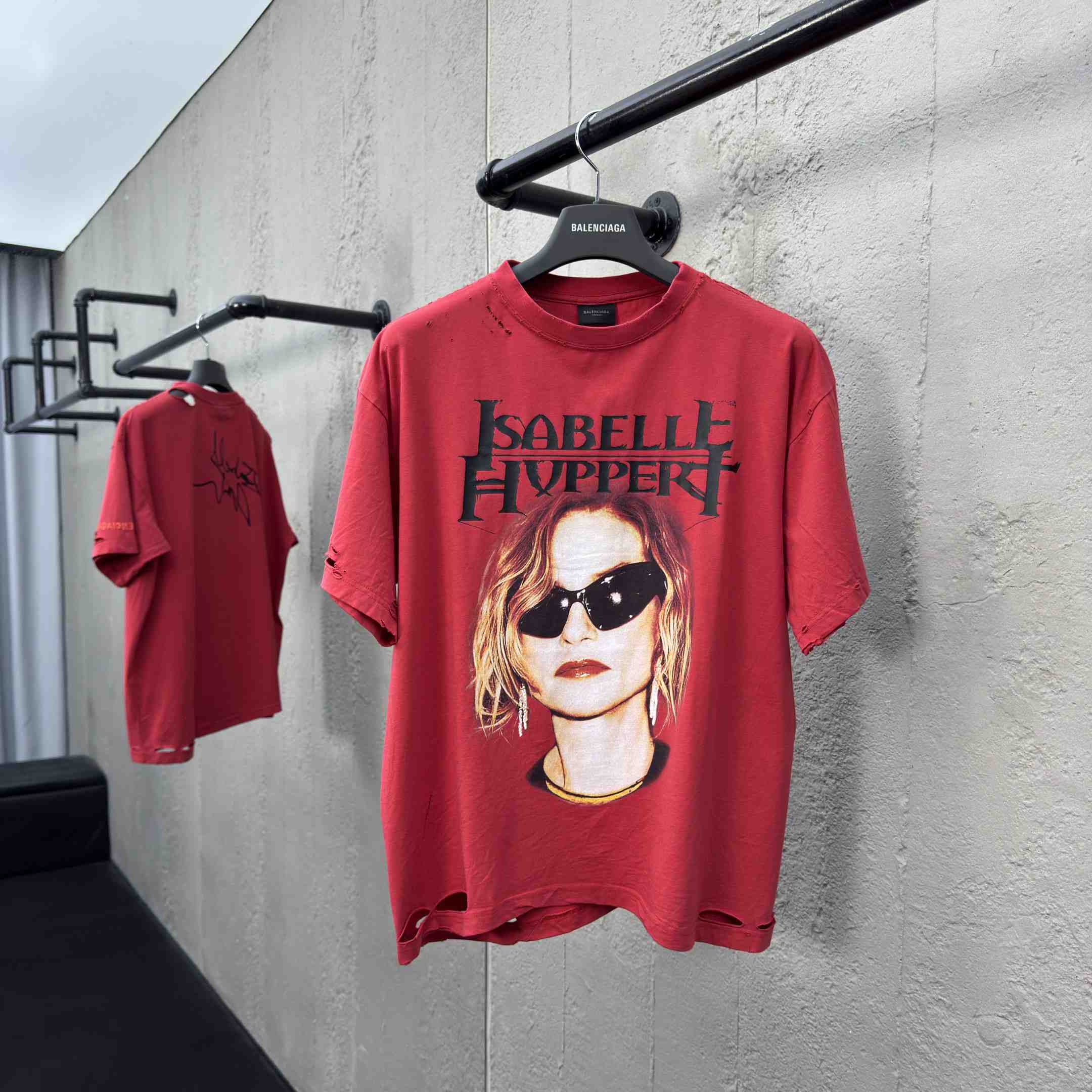 Balenciaga Isabelle Boxy T-Shirt in faded red dry jersey - DesignerGu