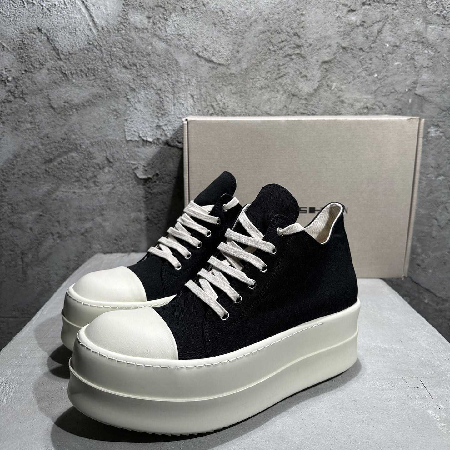 Rick Owens Low-Top Sneakers XZ2002     (50% Off Sale) - DesignerGu