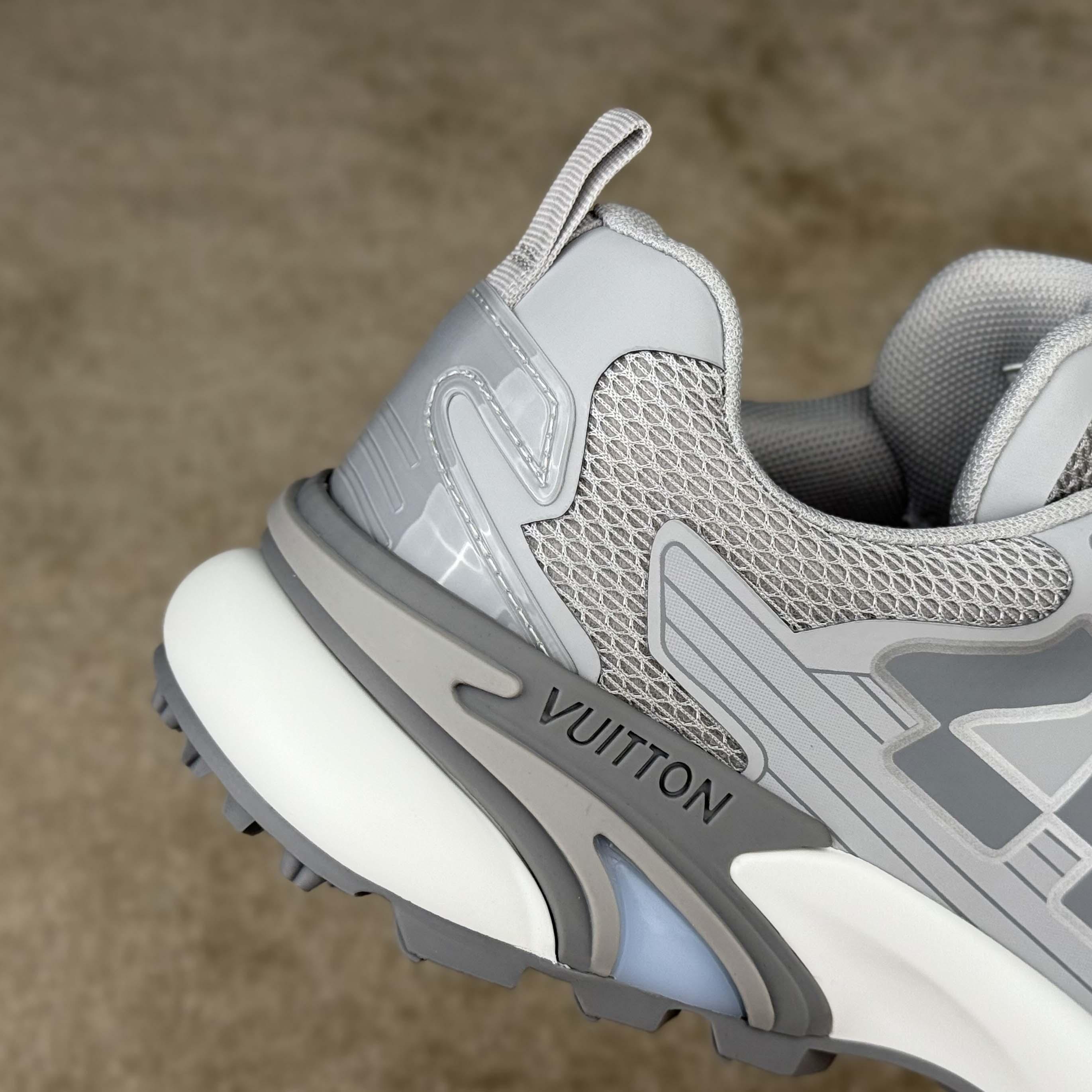 Louis Vuitton LV Runner Tatic Sneaker     1AHA88 - DesignerGu