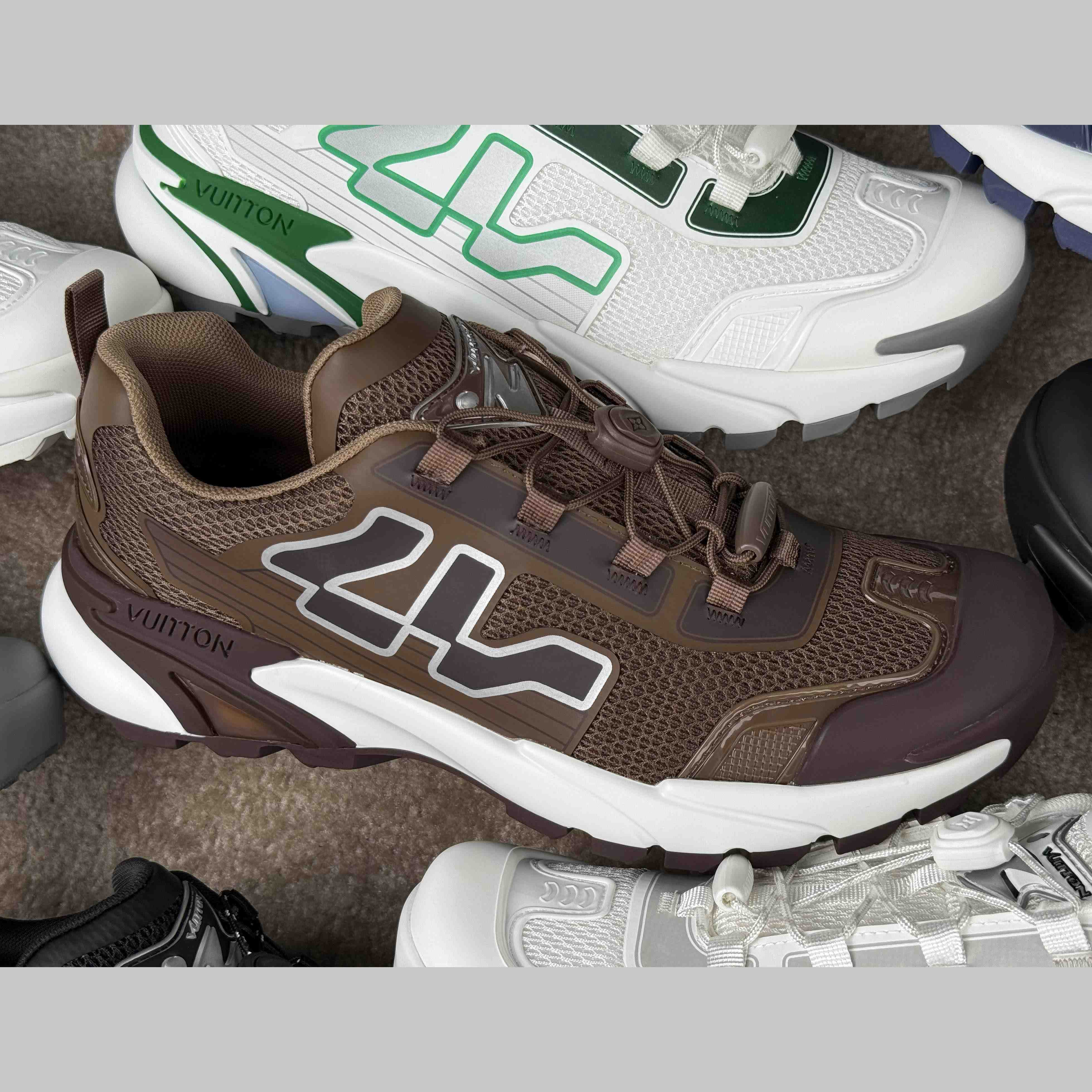 Louis Vuitton LV Runner Tatic Sneaker     1AHA71 - DesignerGu