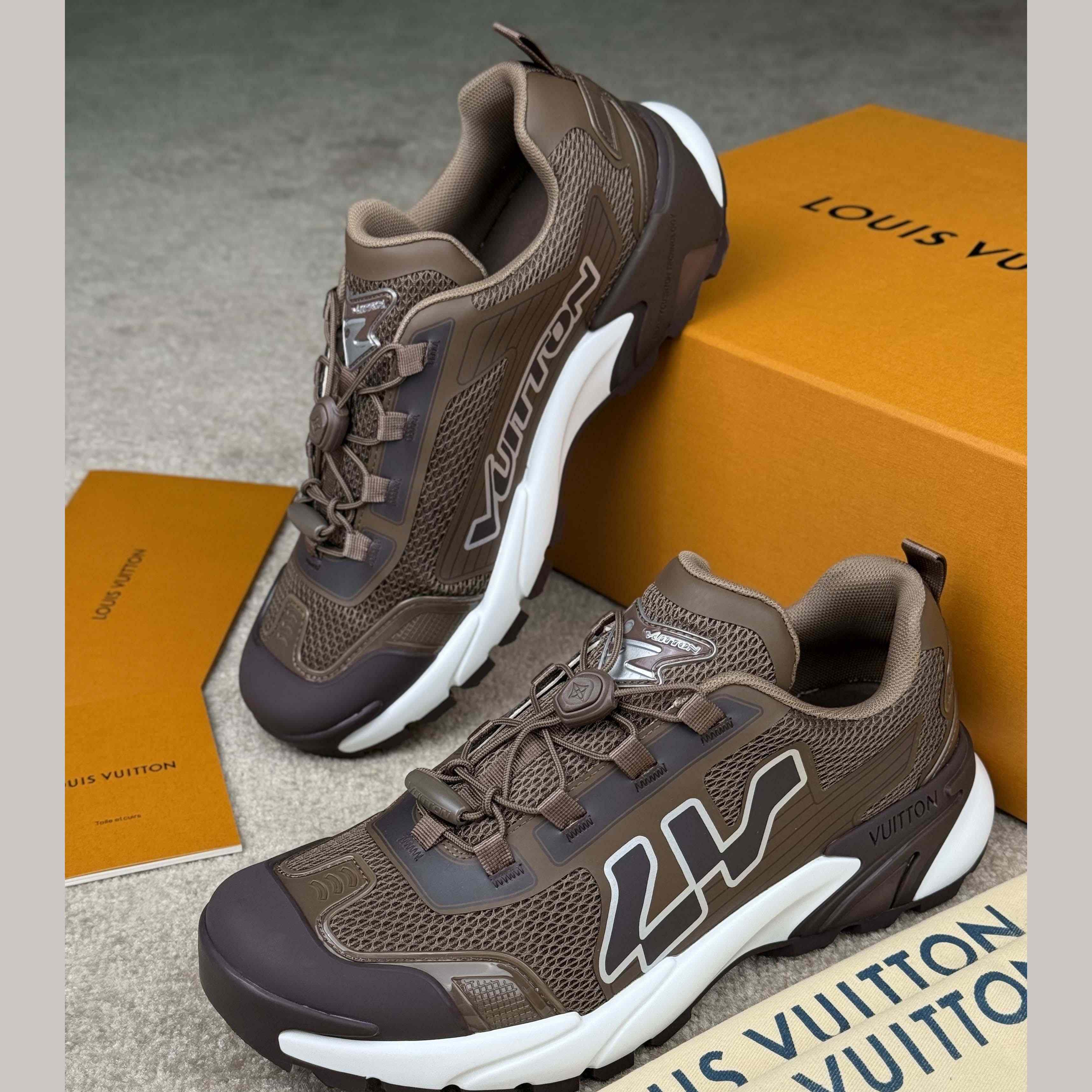 Louis Vuitton LV Runner Tatic Sneaker     1AHA71 - DesignerGu