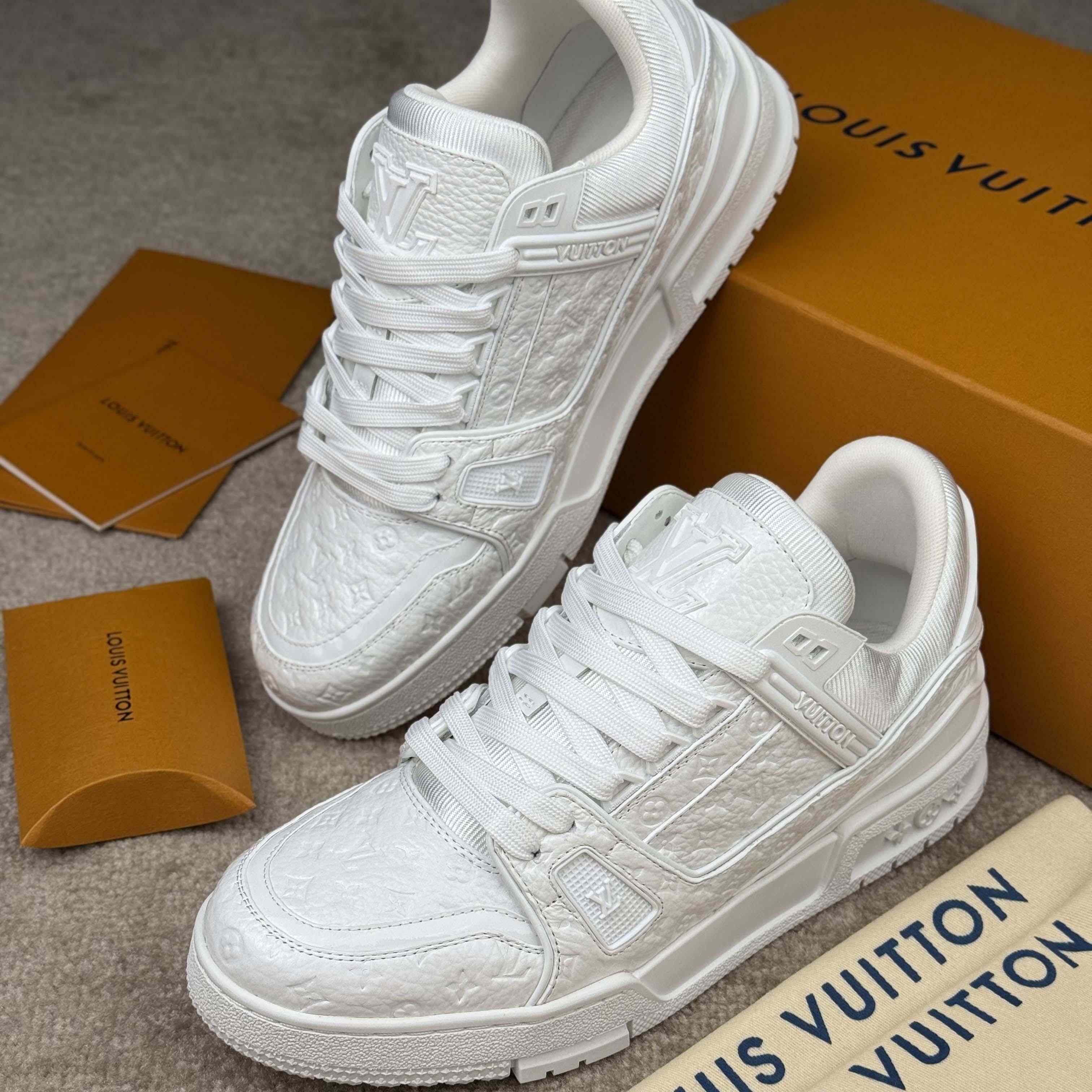 Louis Vuitton LV Trainer Sneaker   1AHT82 - DesignerGu