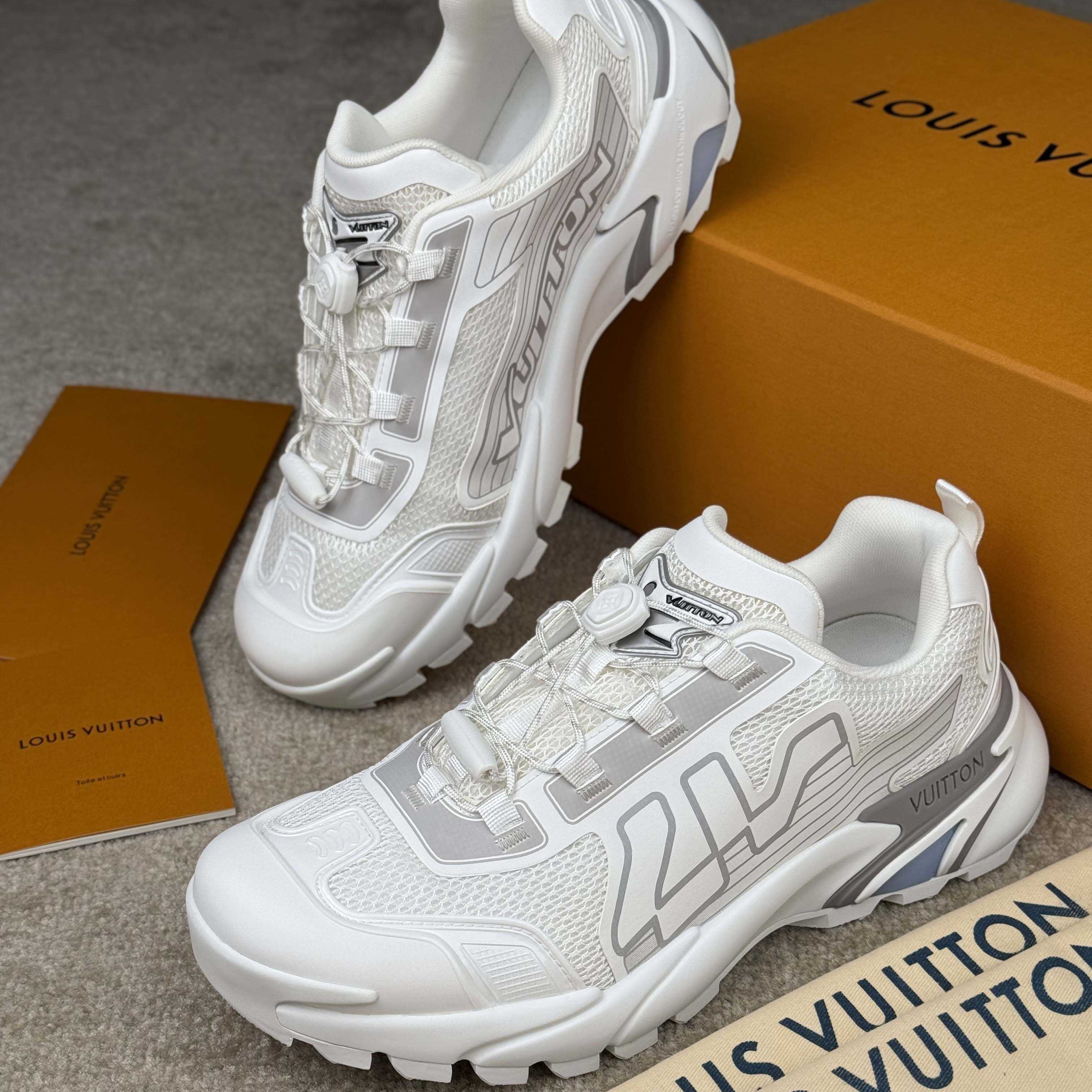 Louis Vuitton LV Runner Tatic Sneaker     1ADGZR - DesignerGu