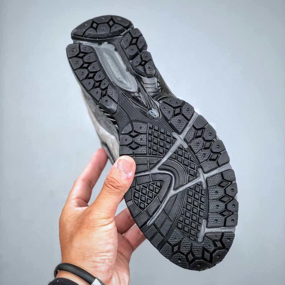 New Balance 2002R 'Castlerock Shadow Black'   M2002RCL  - DesignerGu