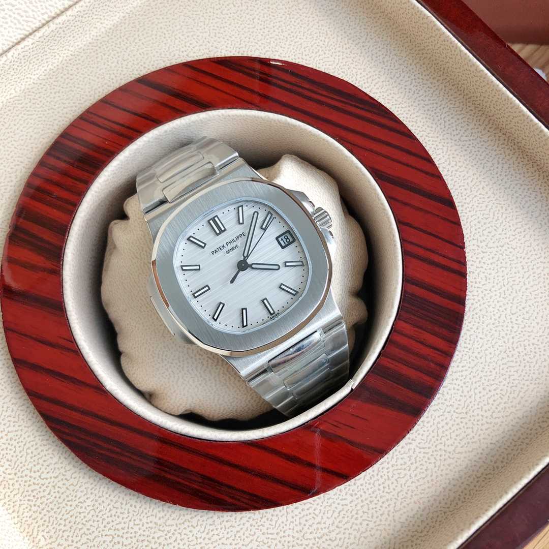 Patek Philippe Nautilus Mens 40mm 5711/1A - DesignerGu