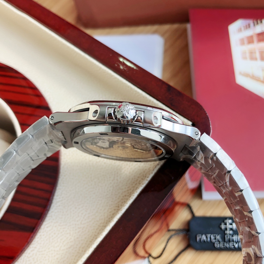 Patek Philippe Nautilus Mens 40mm 5711/1A - DesignerGu