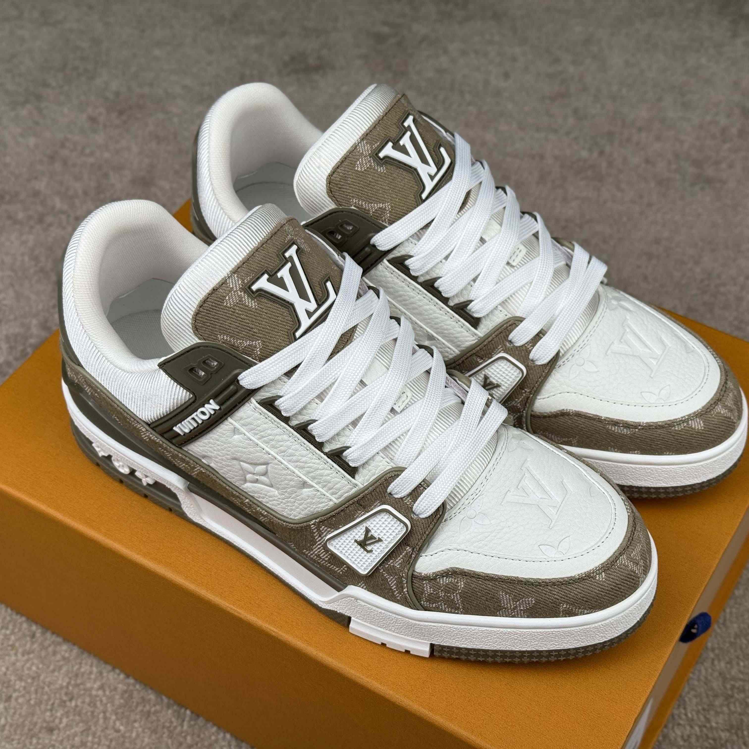 Louis Vuitton LV Trainer Sneaker   1AIKN0 - DesignerGu
