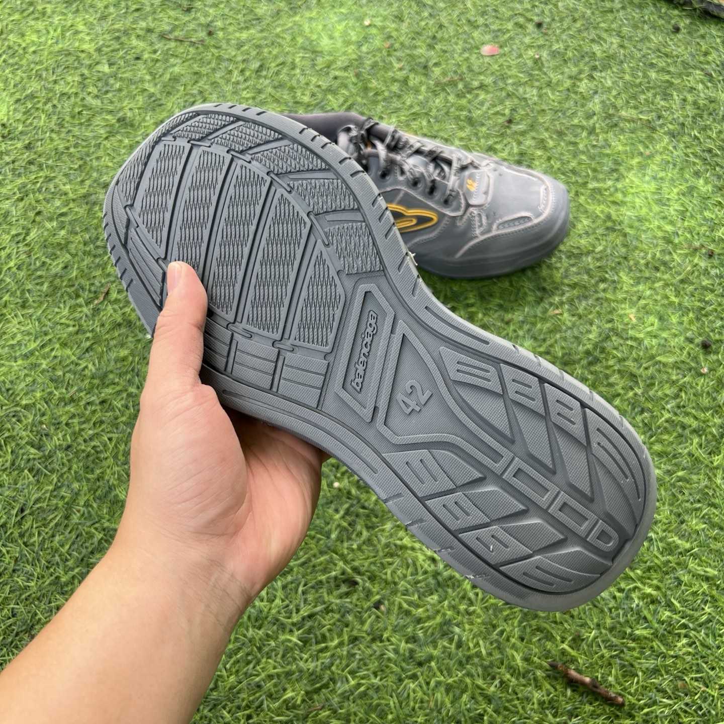 Balenciaga Hamptons Worn-Out Sneaker In Grey And Yellow Cowskin And Polyester - DesignerGu