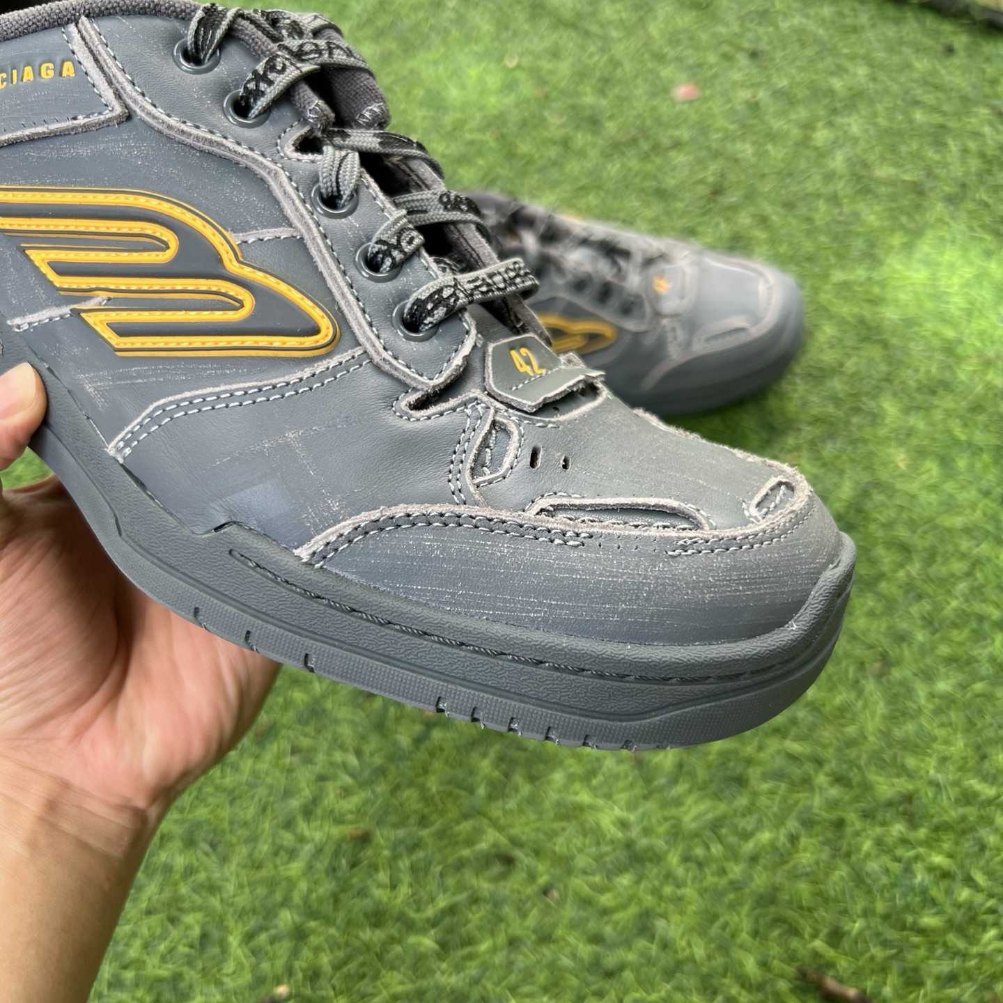 Balenciaga Hamptons Worn-Out Sneaker In Grey And Yellow Cowskin And Polyester - DesignerGu