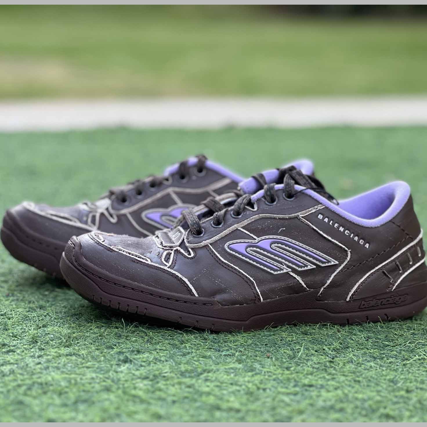 Balenciaga Hamptons Medium Worn-Out Sneaker In Brown And Lilac Cowskin And Polyester - DesignerGu