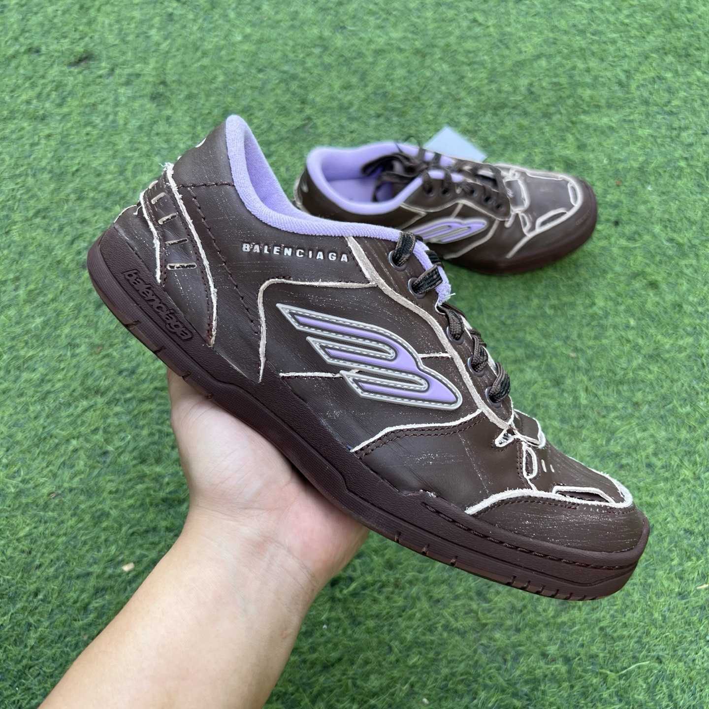 Balenciaga Hamptons Medium Worn-Out Sneaker In Brown And Lilac Cowskin And Polyester - DesignerGu