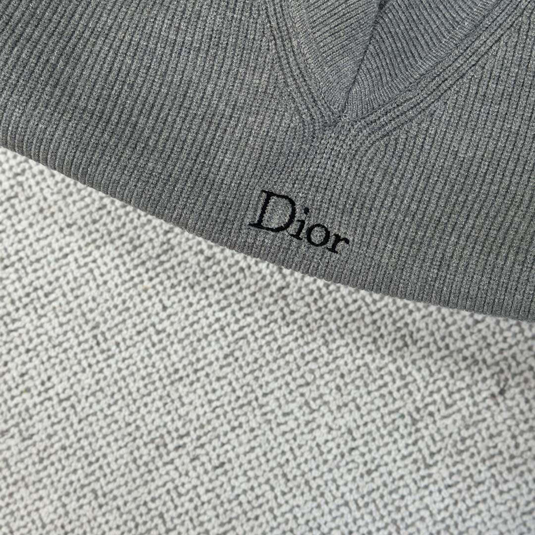 Dior V-Neck Sweater - DesignerGu