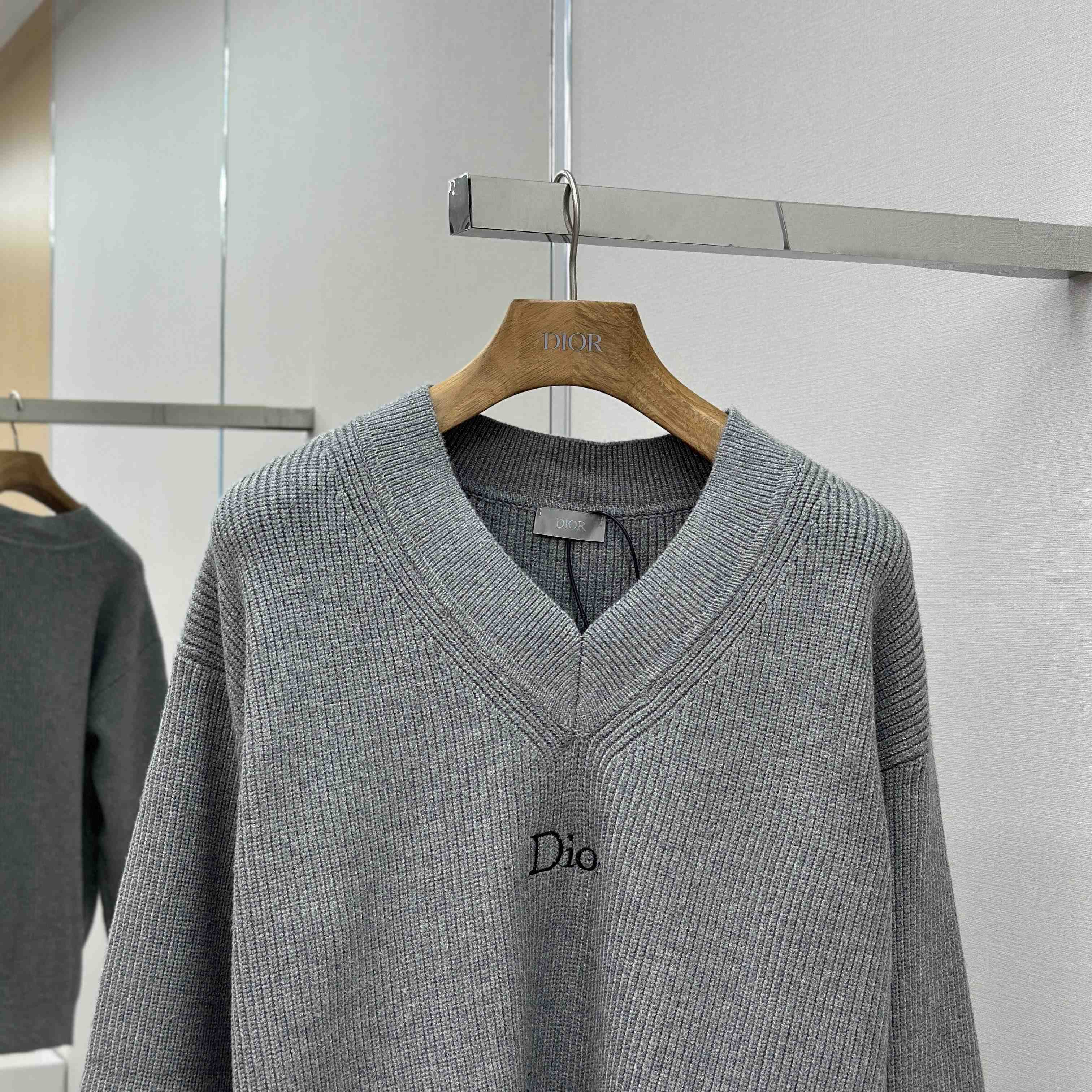Dior V-Neck Sweater - DesignerGu
