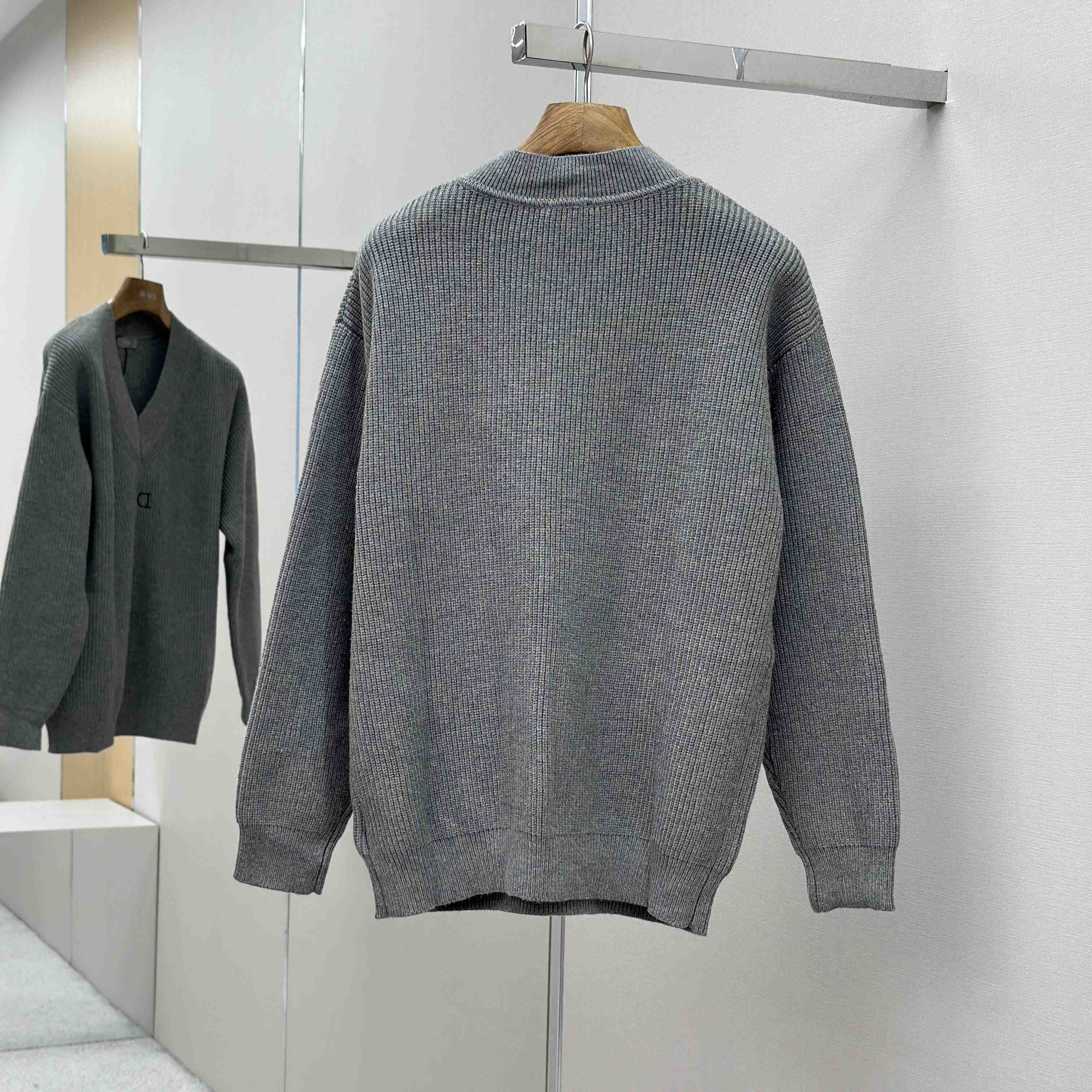 Dior V-Neck Sweater - DesignerGu