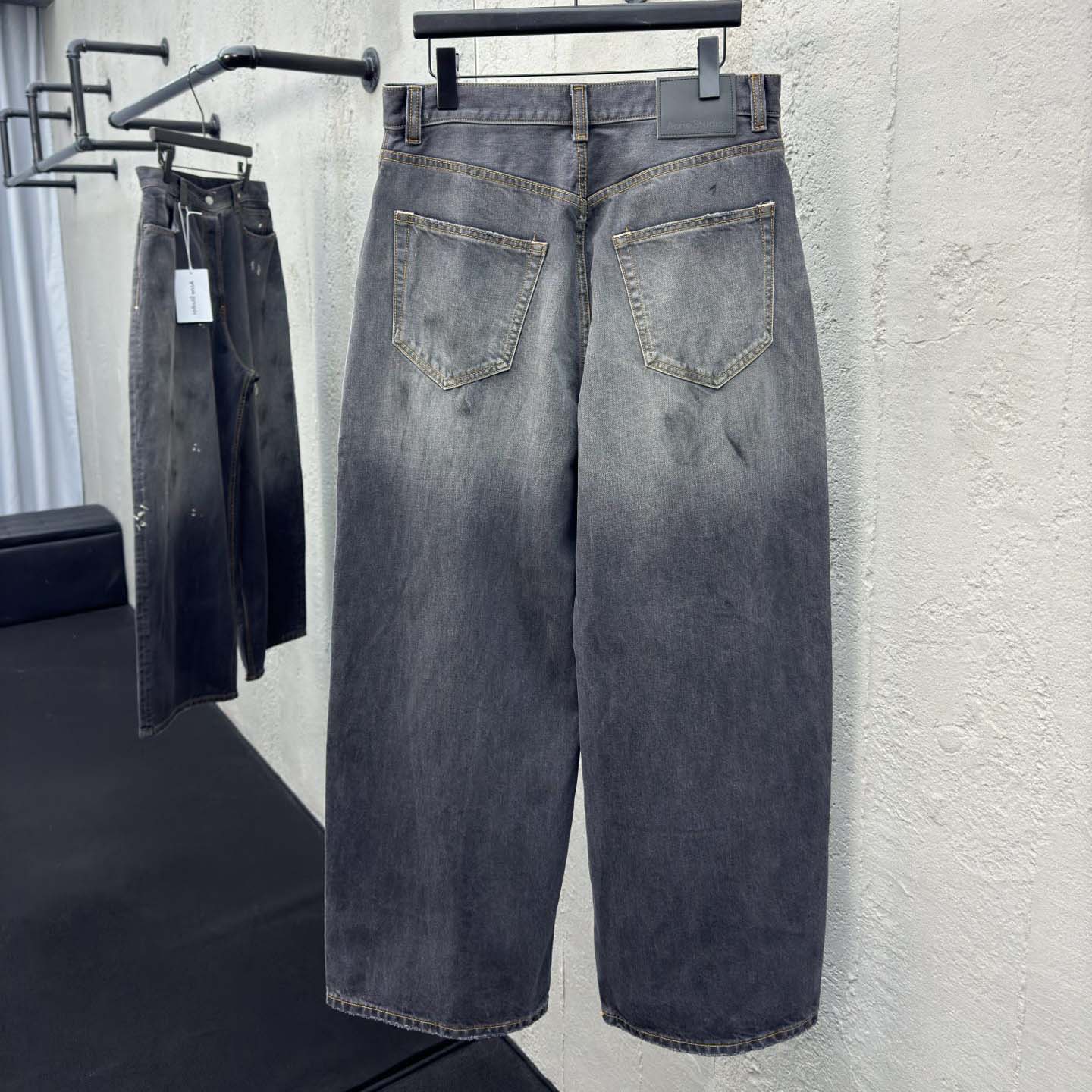 Acne Studios Loose Fit Jeans - 2023m - DesignerGu