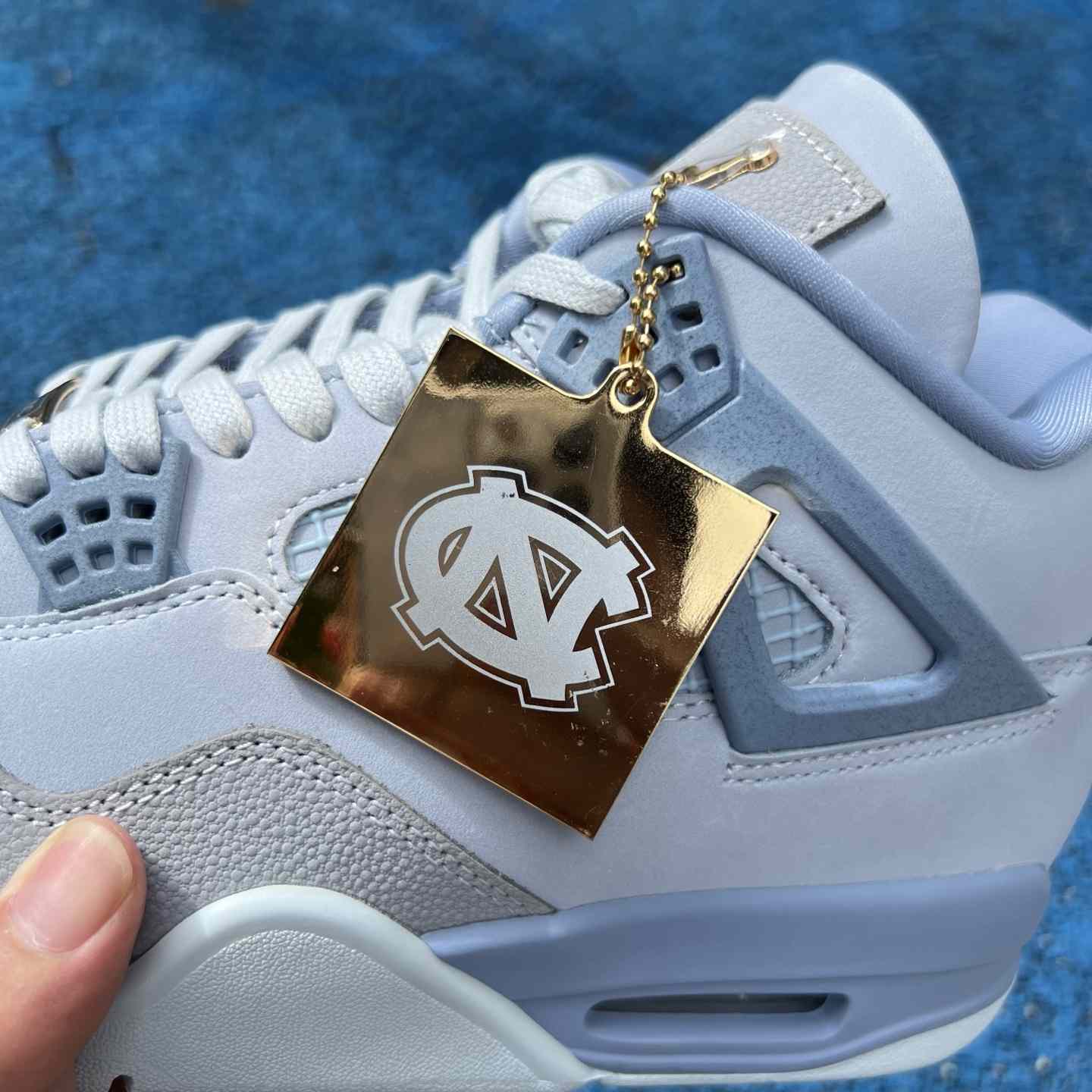 Jordan Air Jordan 4 UNC Tar Heels PE    HV9204-407 - DesignerGu