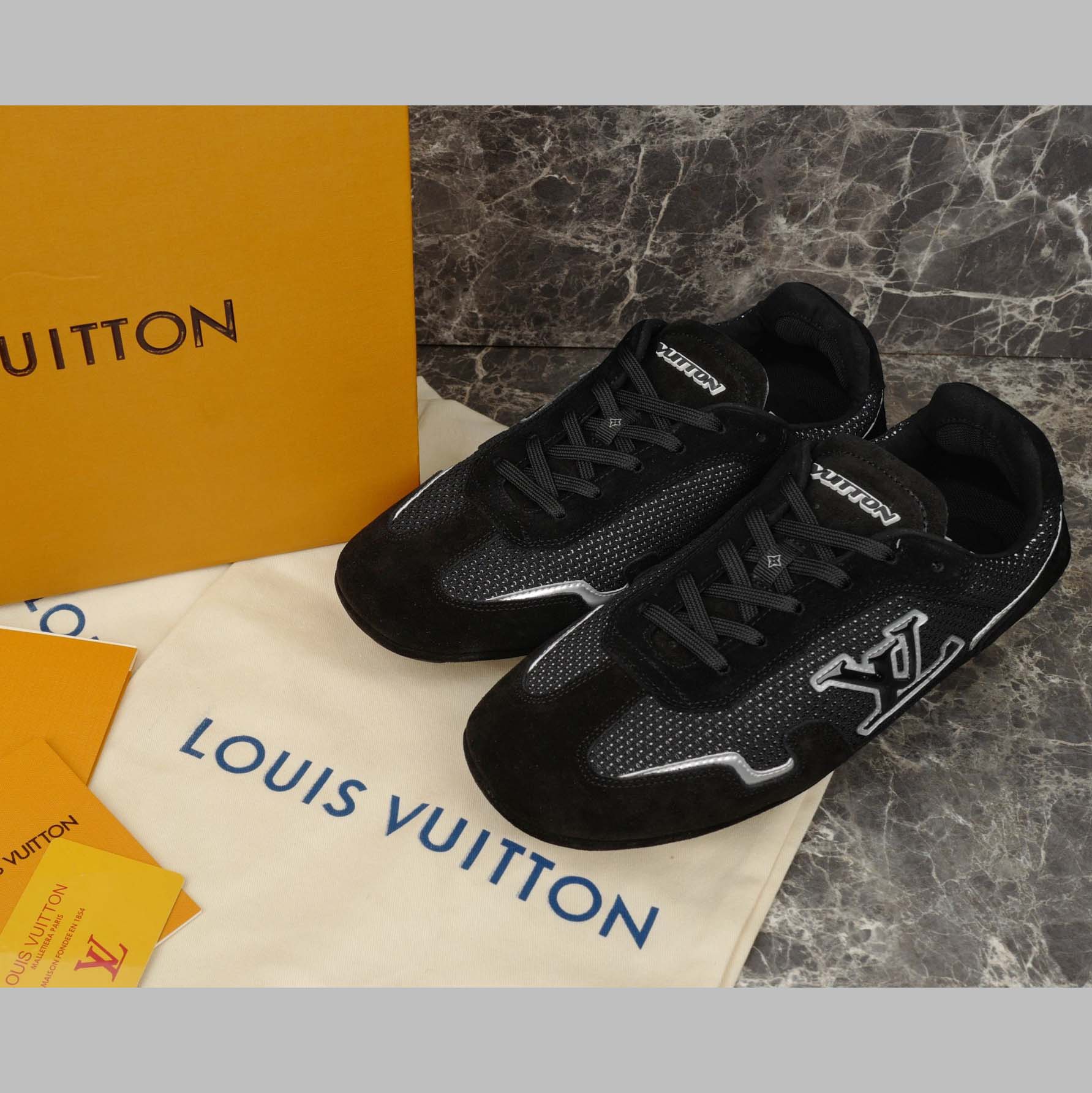 Louis Vuitton LV Rally Sneaker   1AHTZI - DesignerGu