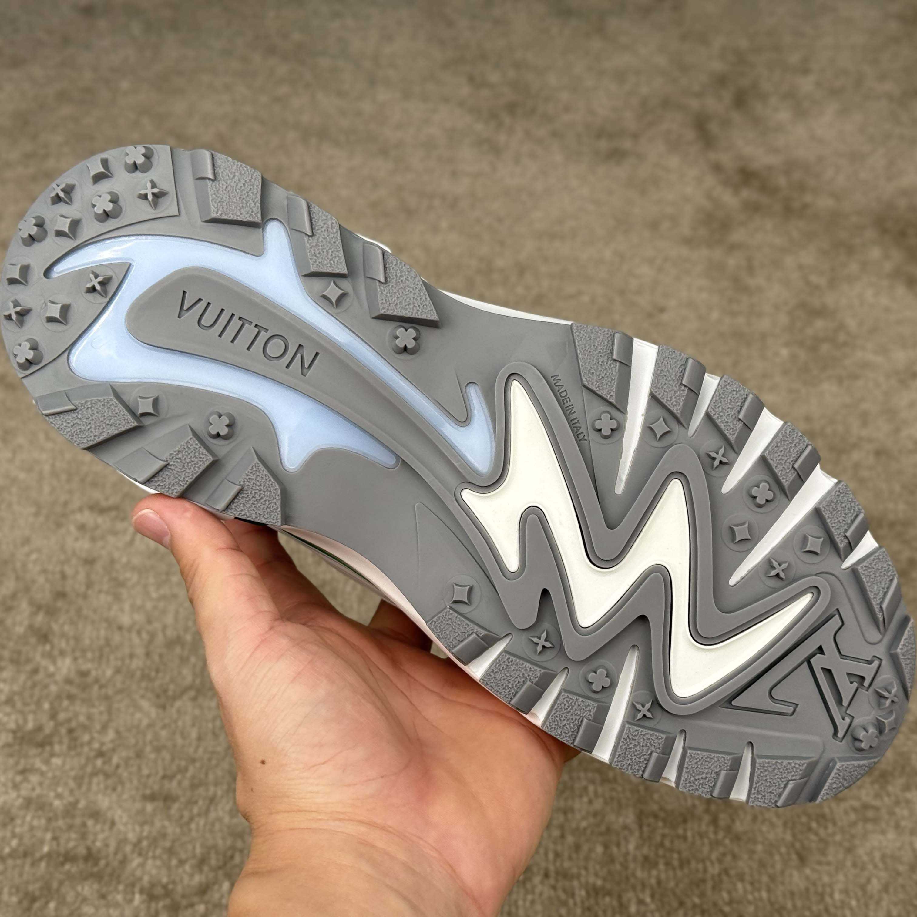 Louis Vuitton LV Runner Tatic Sneaker     1AHTVV - DesignerGu