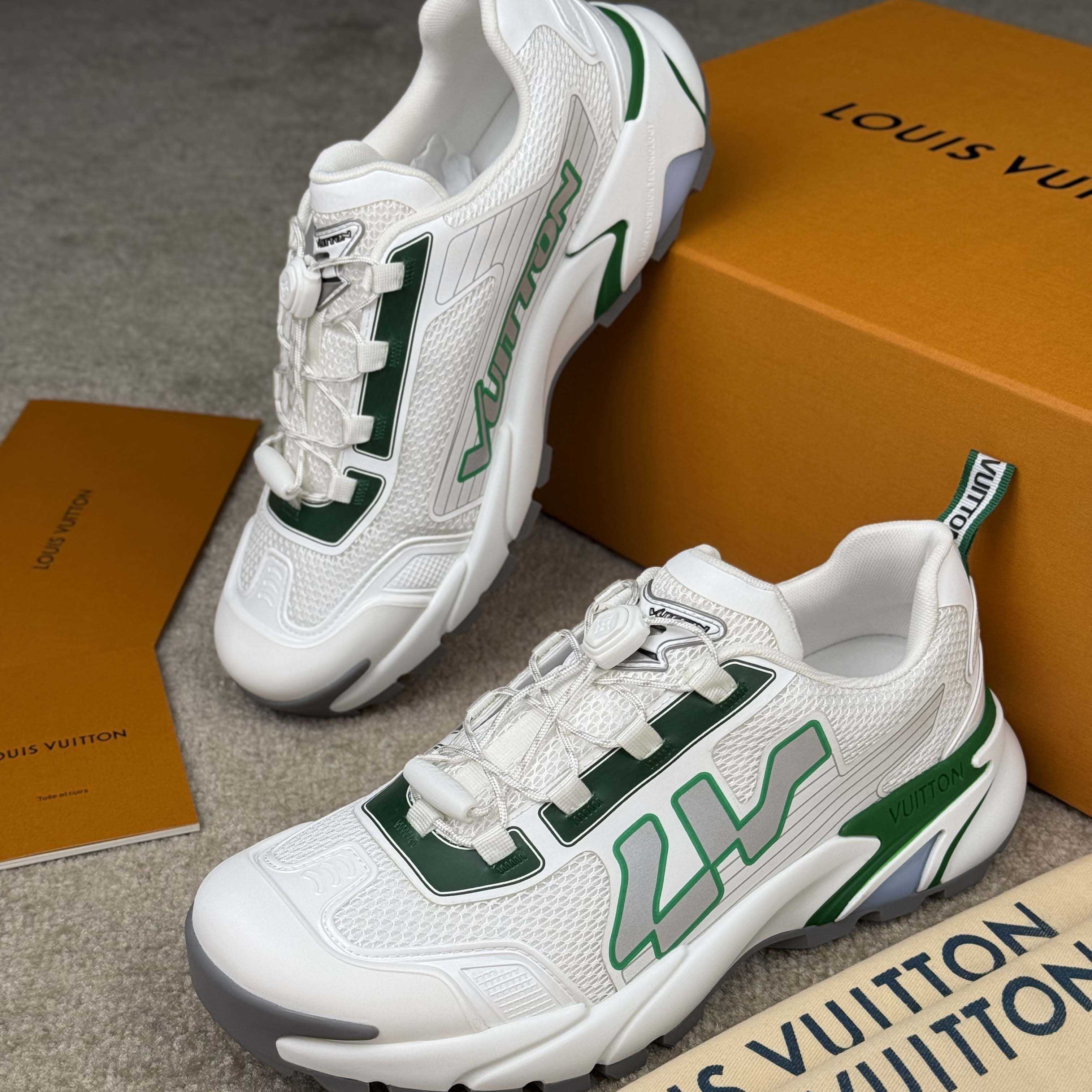 Louis Vuitton LV Runner Tatic Sneaker     1AHTVV - DesignerGu