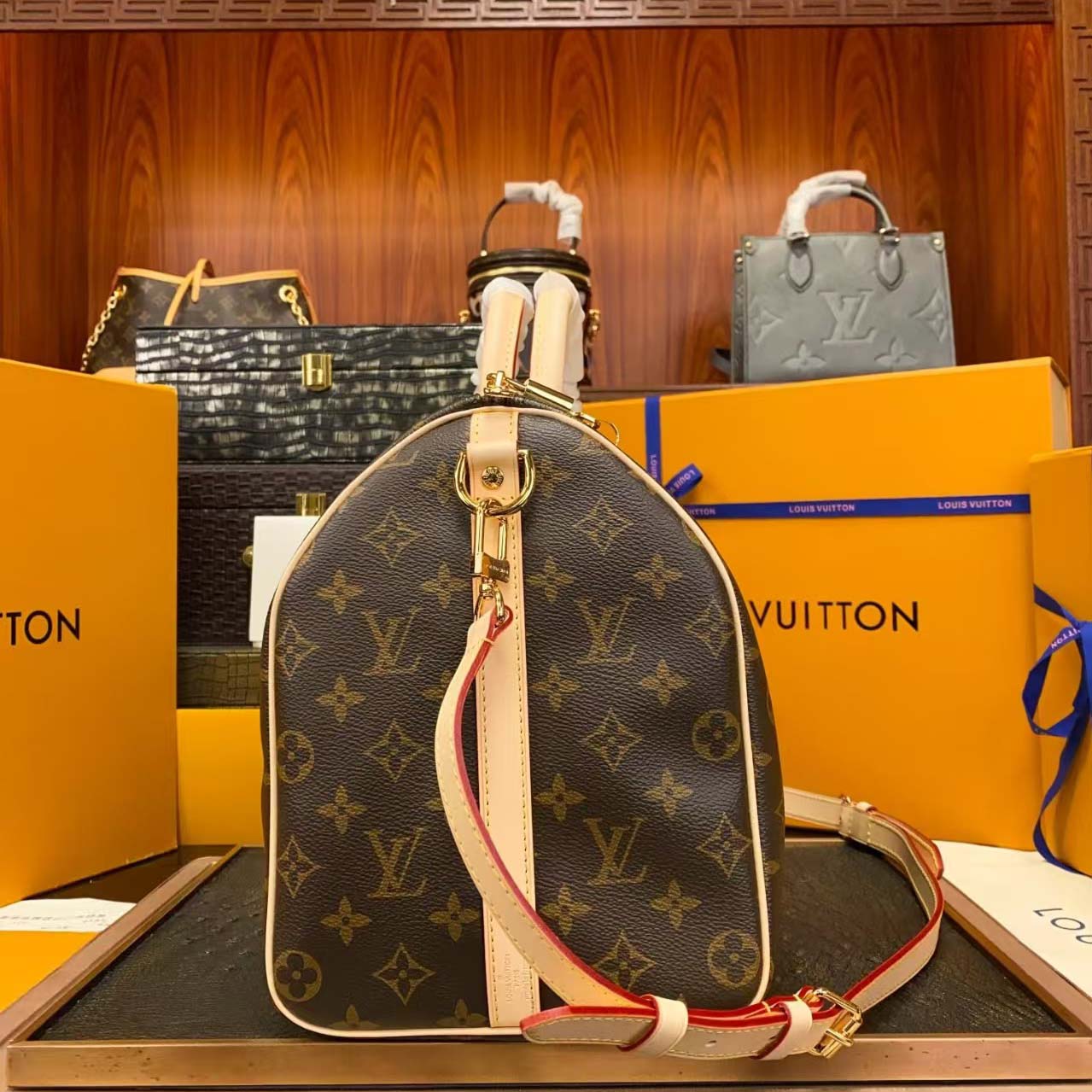 Louis Vuitton Speedy Bandoulière 35   - DesignerGu