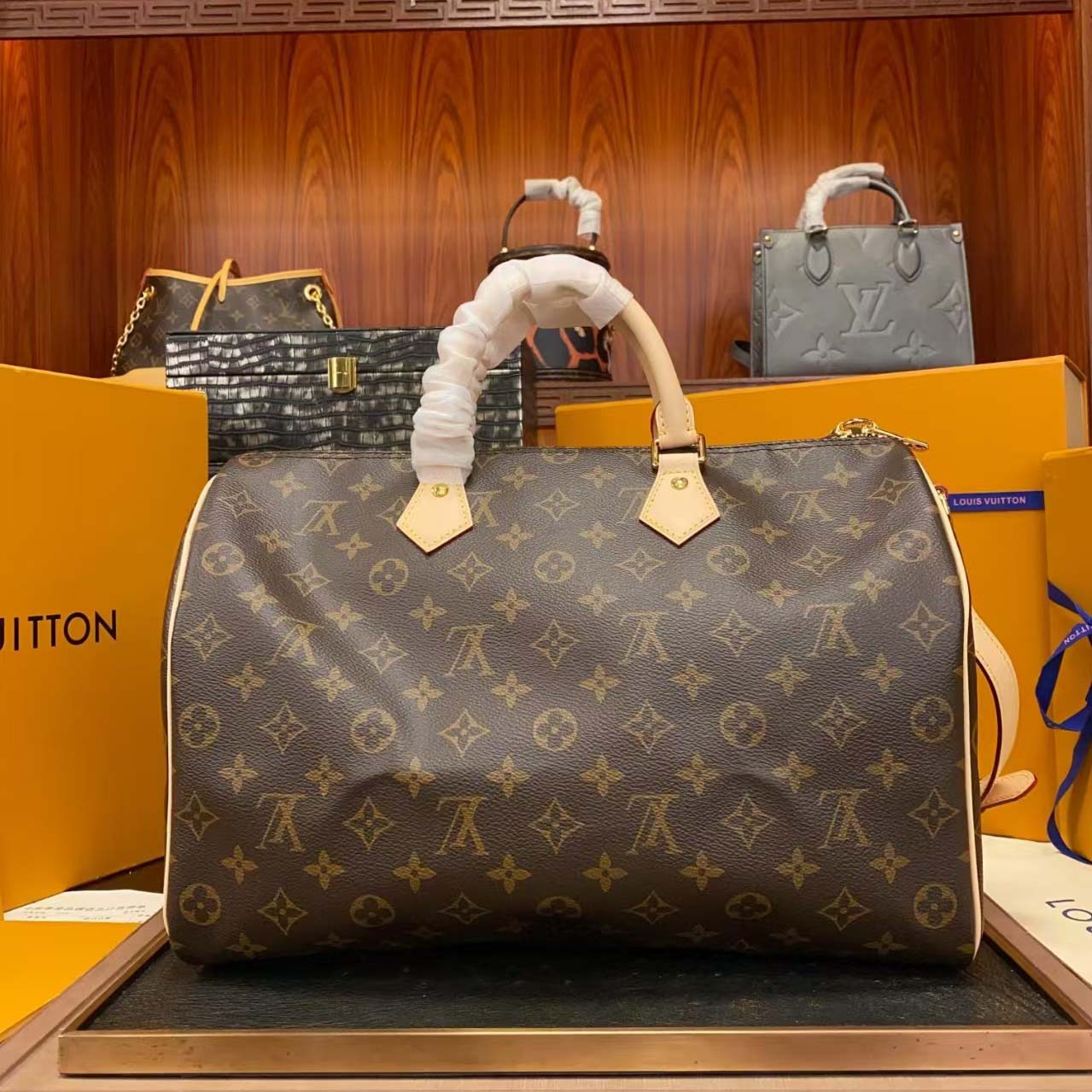 Louis Vuitton Speedy Bandoulière 35   - DesignerGu