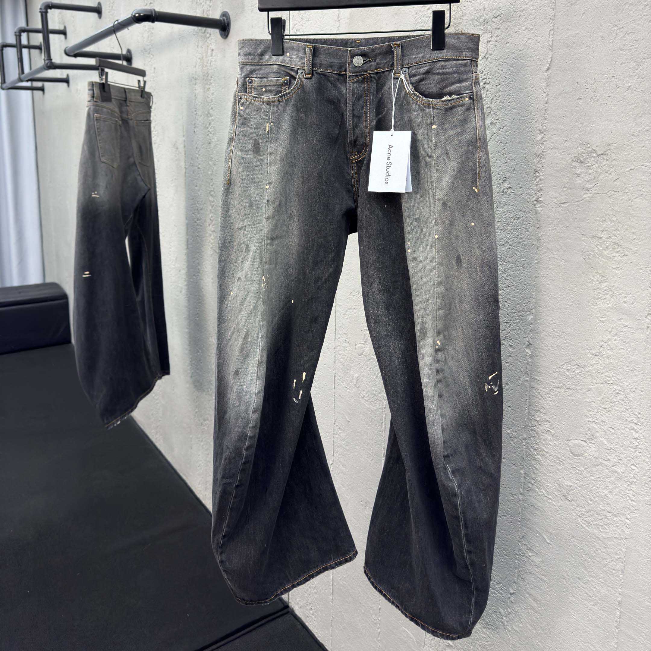 Acne Studios  Loose fit Jeans - 2006F  - DesignerGu