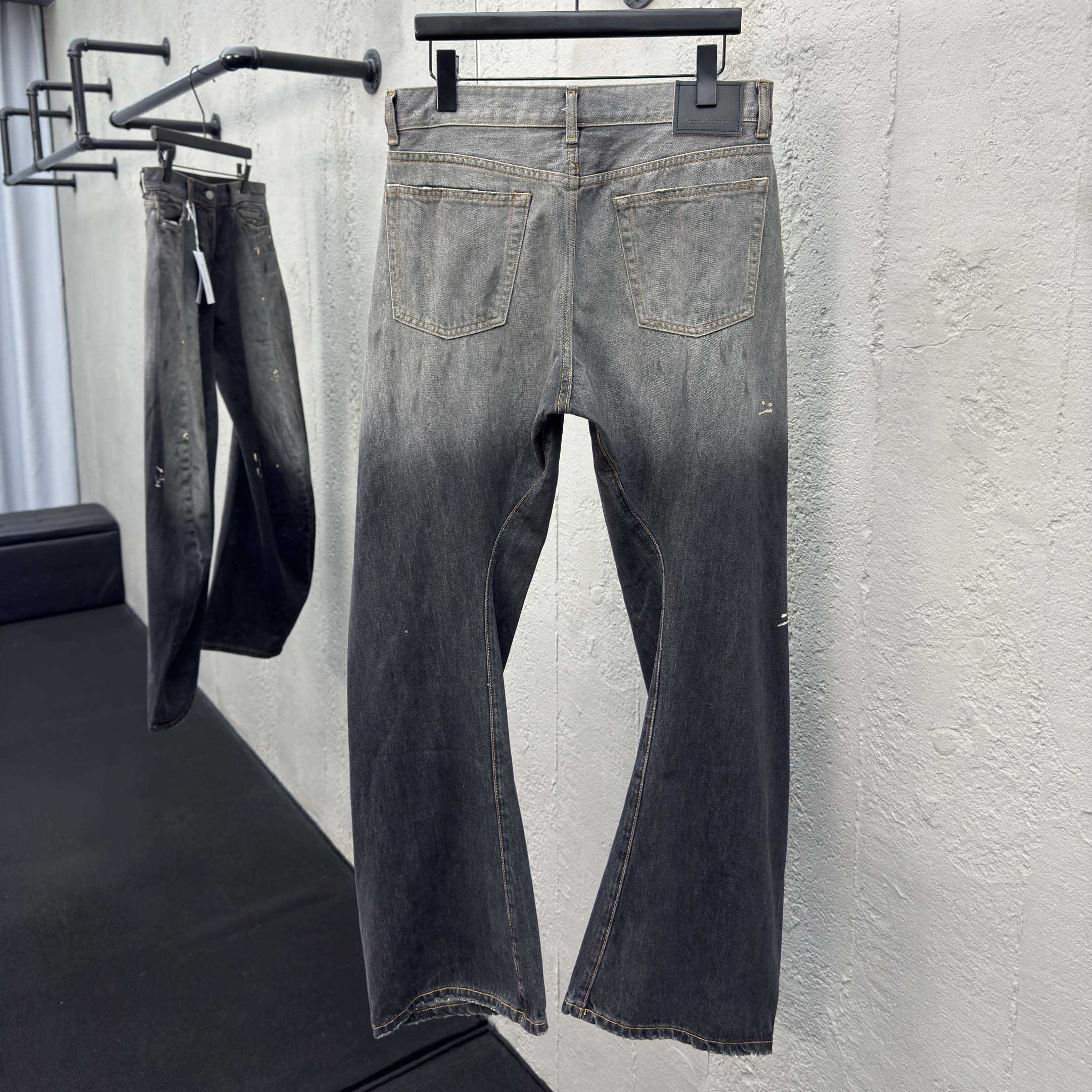 Acne Studios  Loose fit Jeans - 2006F  - DesignerGu