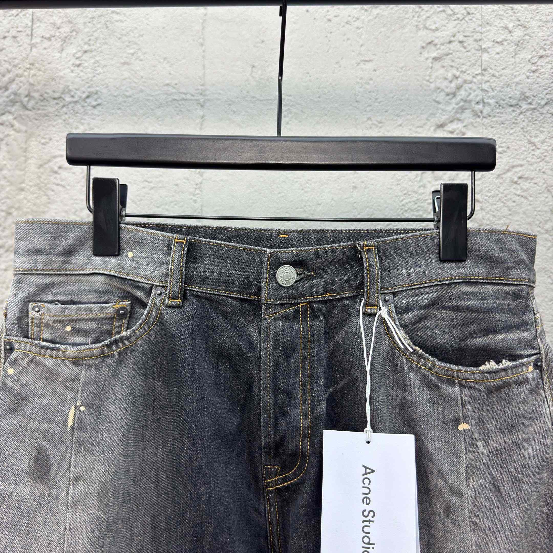 Acne Studios  Loose fit Jeans - 2006F  - DesignerGu