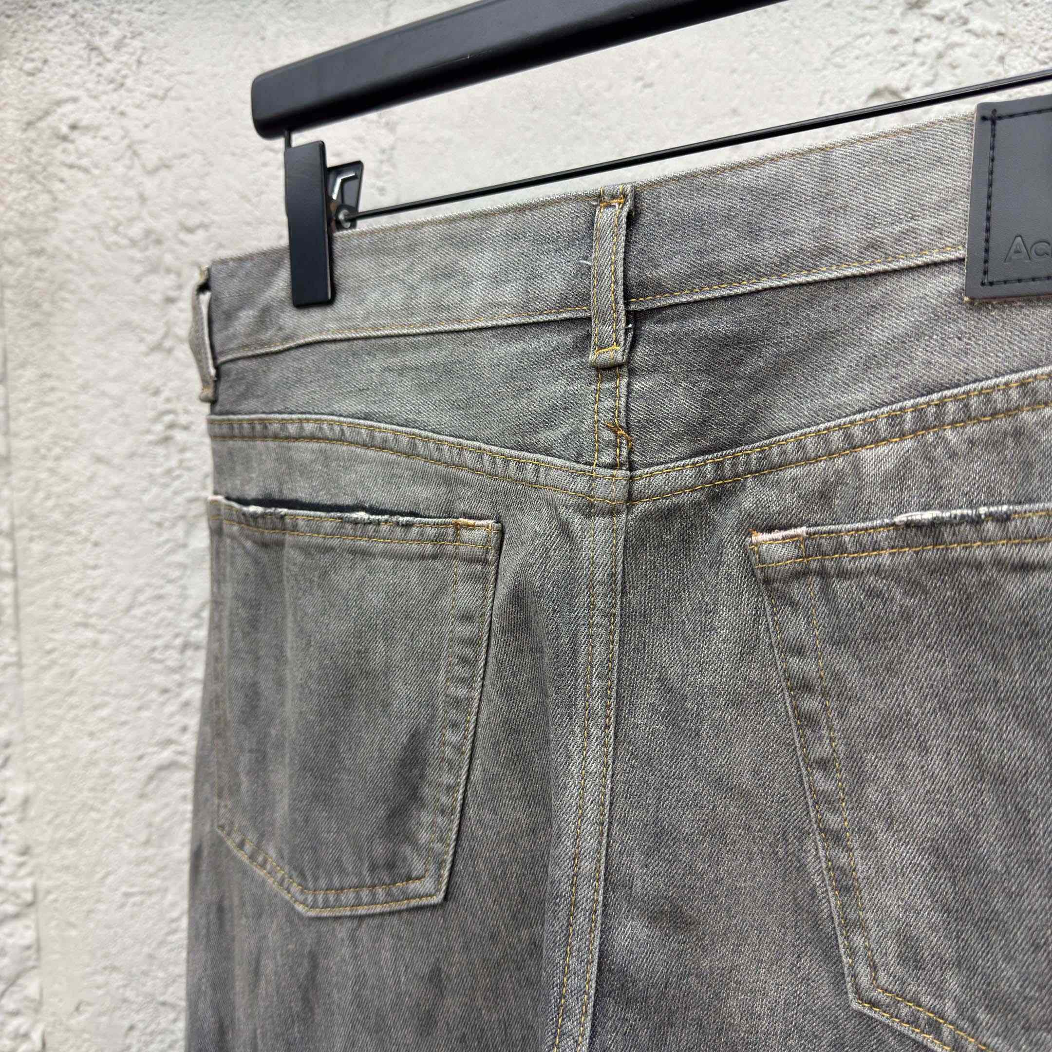 Acne Studios  Loose fit Jeans - 2006F  - DesignerGu