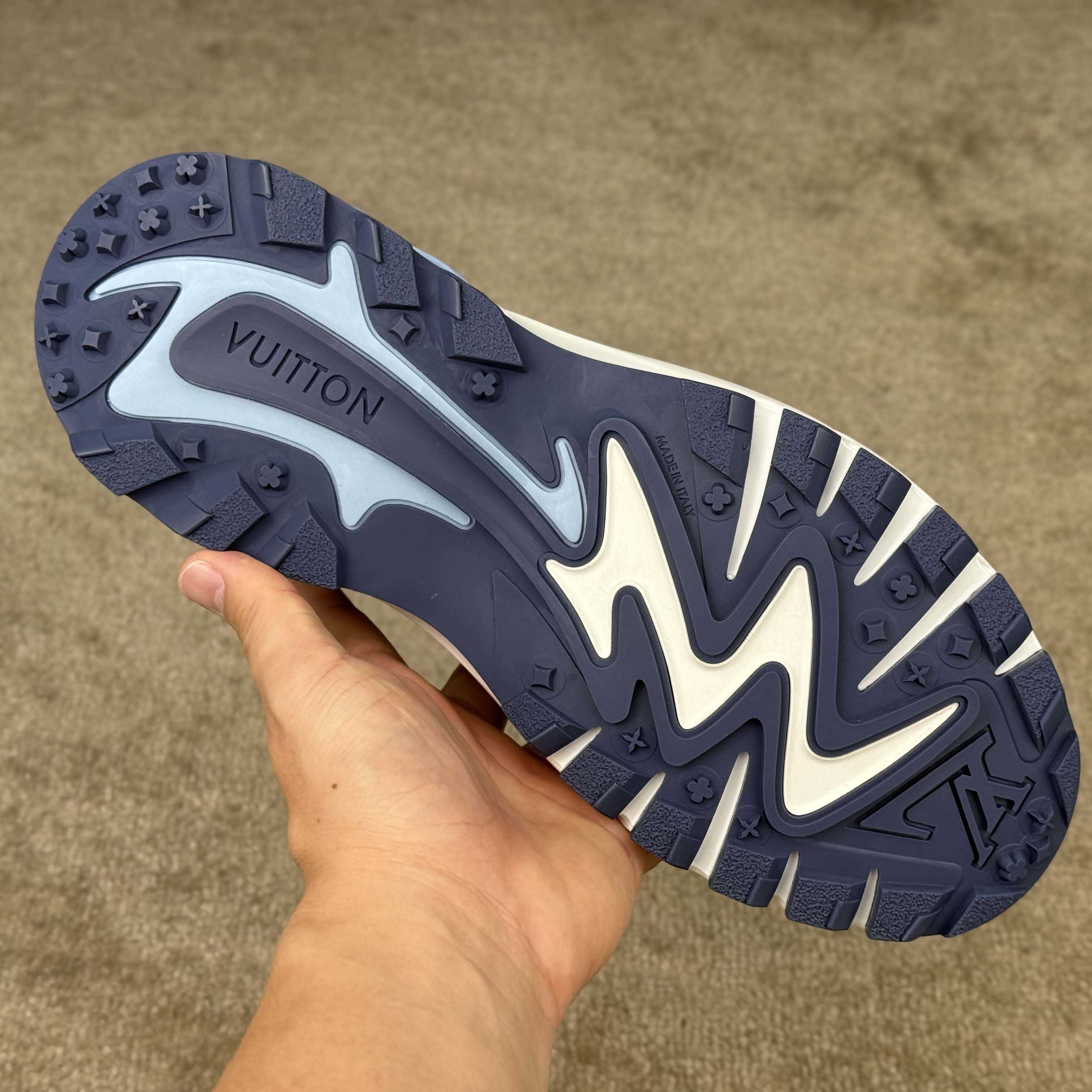 Louis Vuitton LV Runner Tatic Sneaker     1AHCPS - DesignerGu